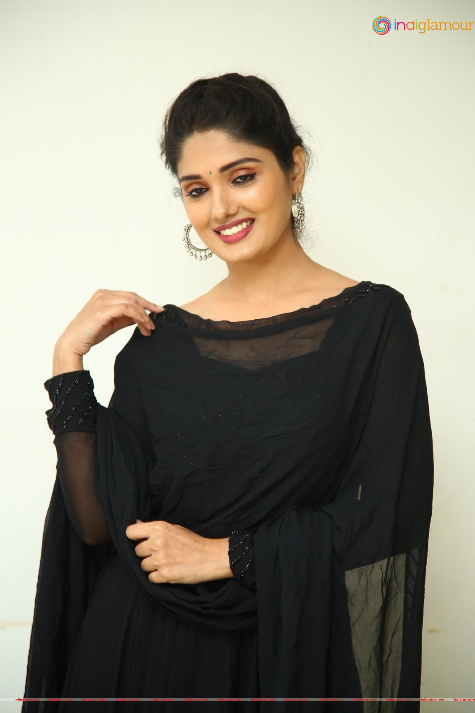 Geeth Saini Actress hd photo