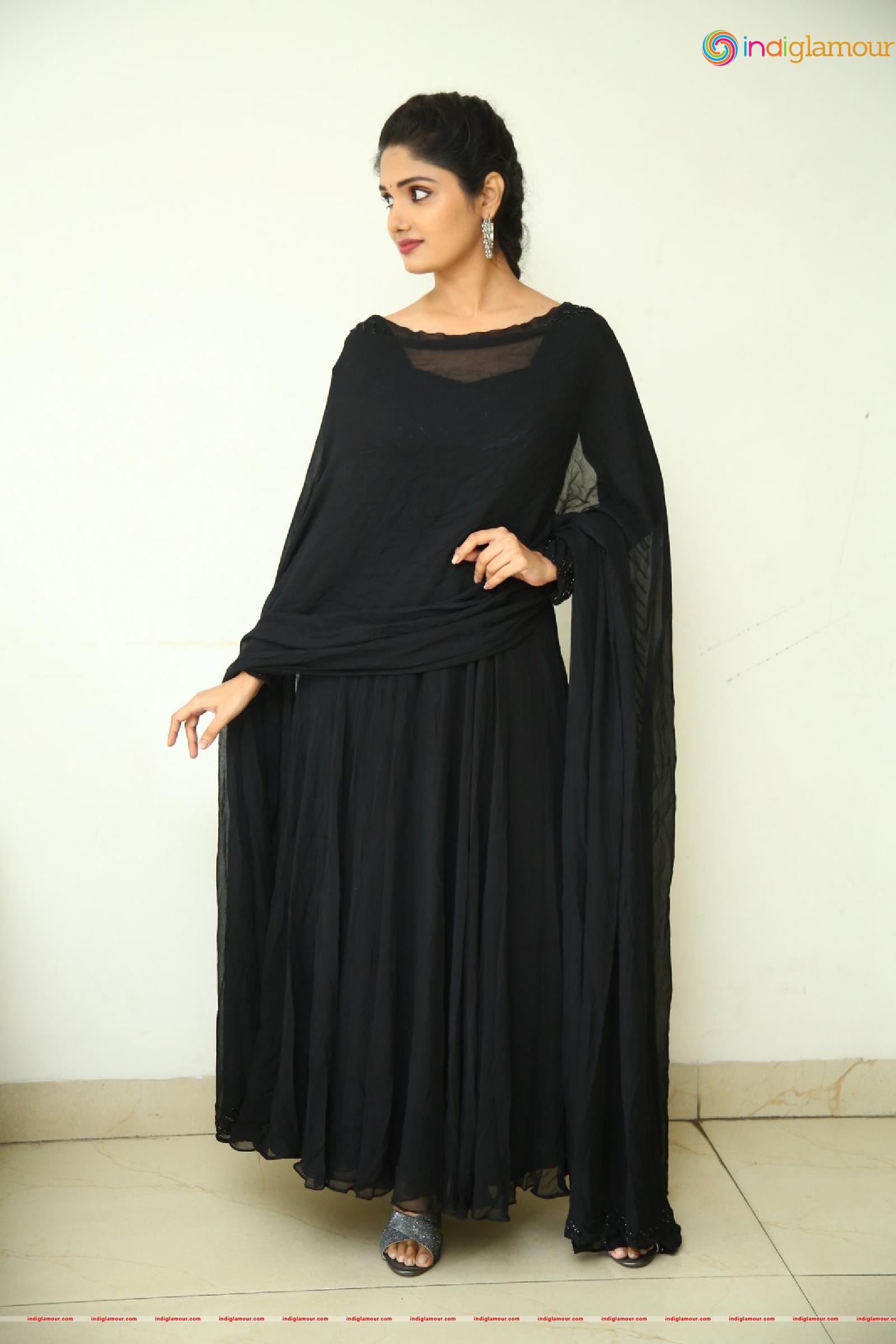 Geeth Saini Actress hd photo