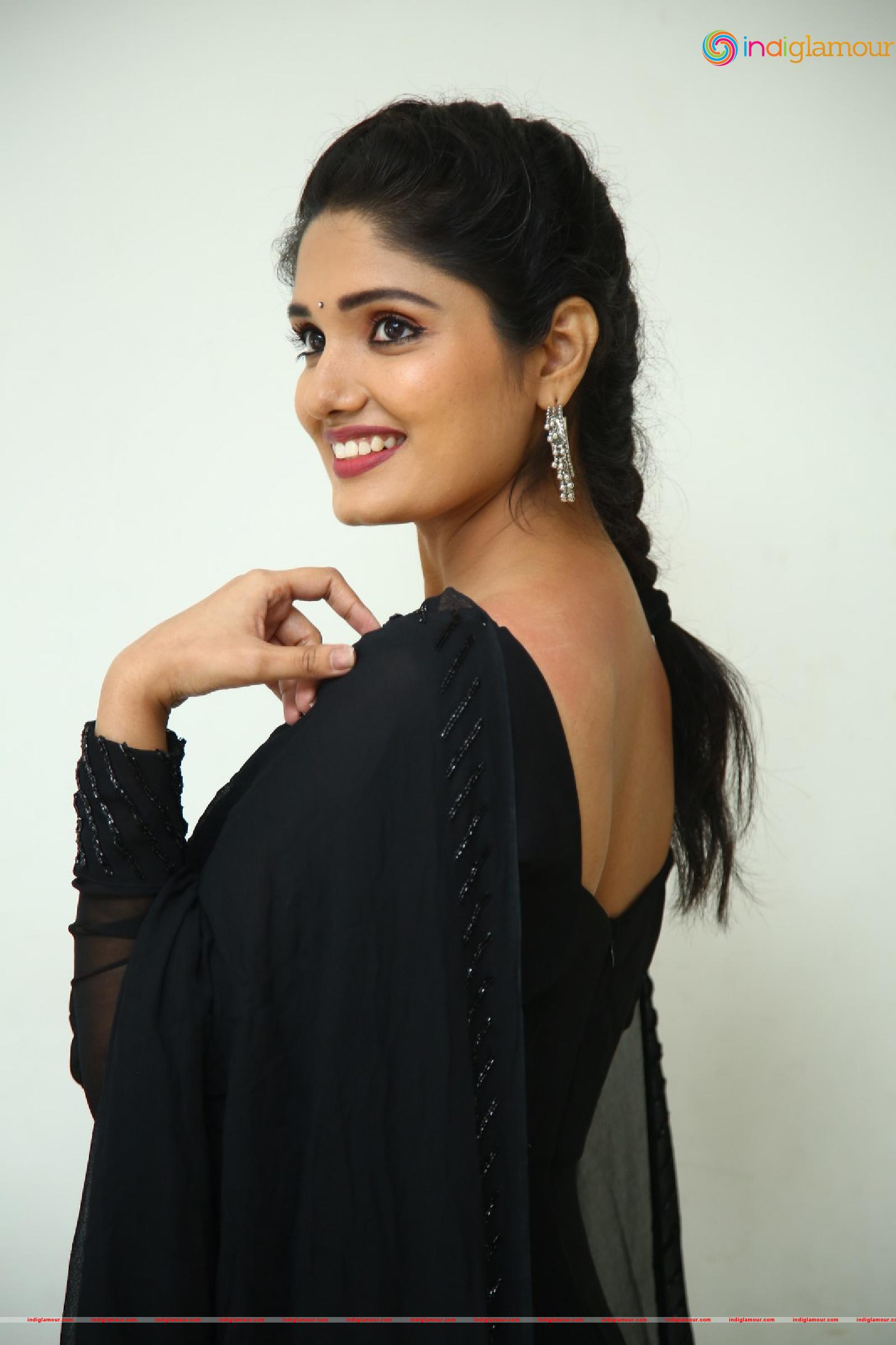 Geeth Saini Actress hd photo