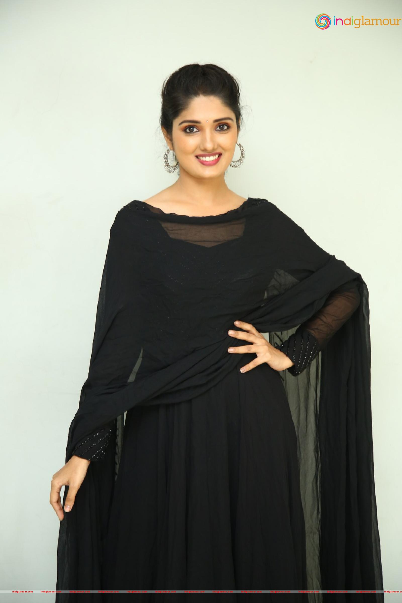 Geeth Saini Actress hd photo