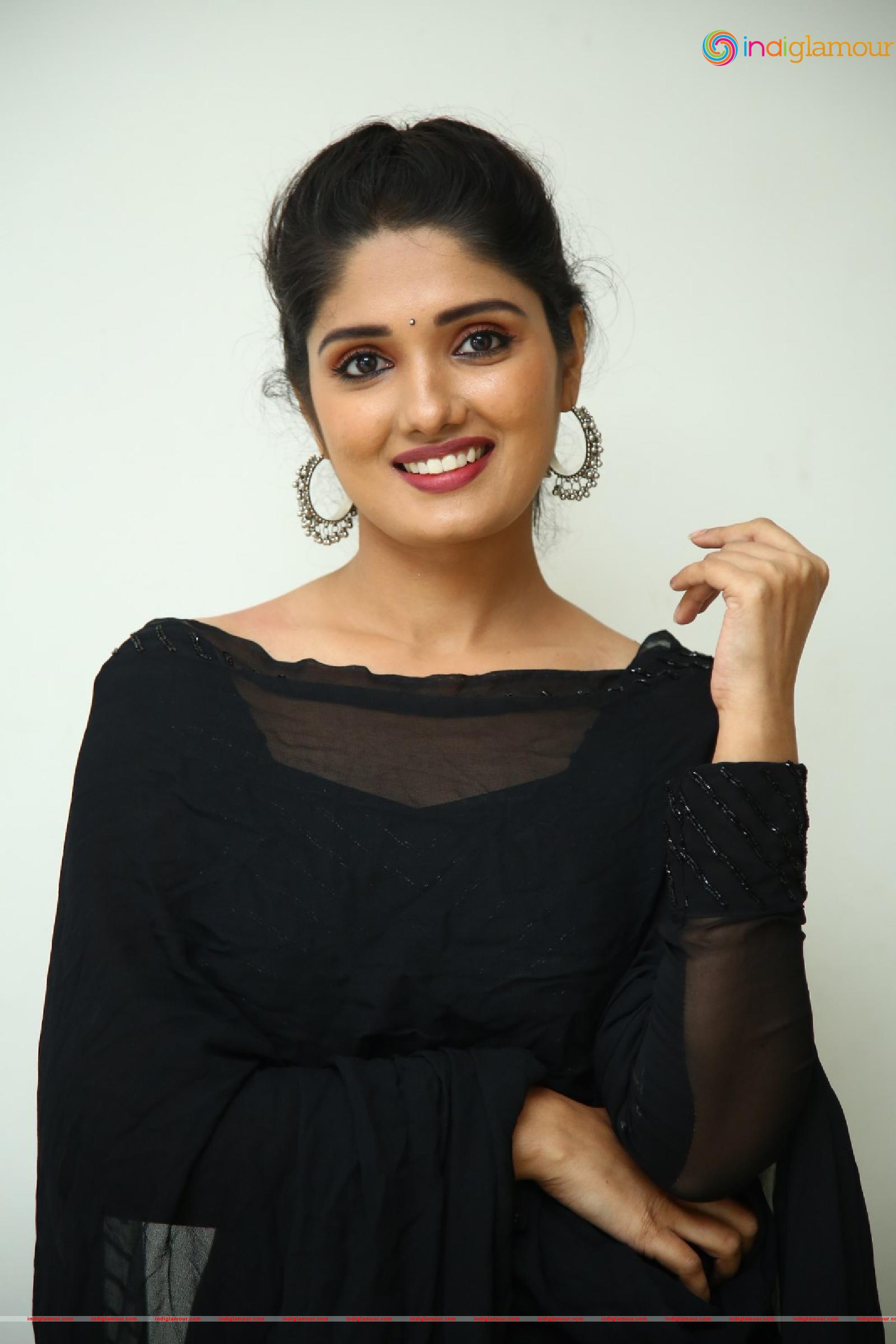 Geeth Saini Actress hd photo