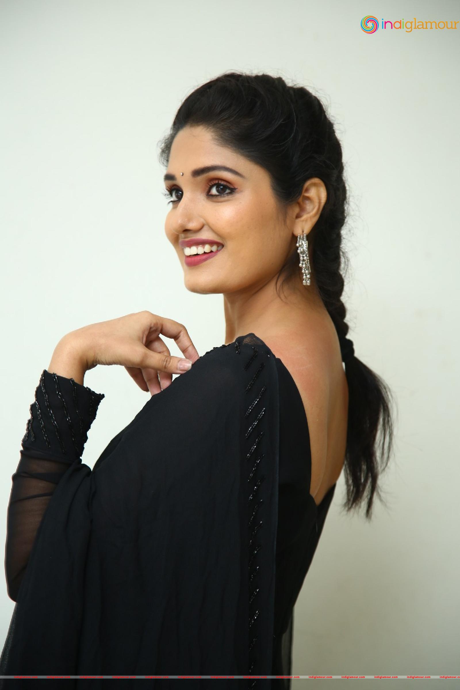 Geeth Saini Actress hd photo