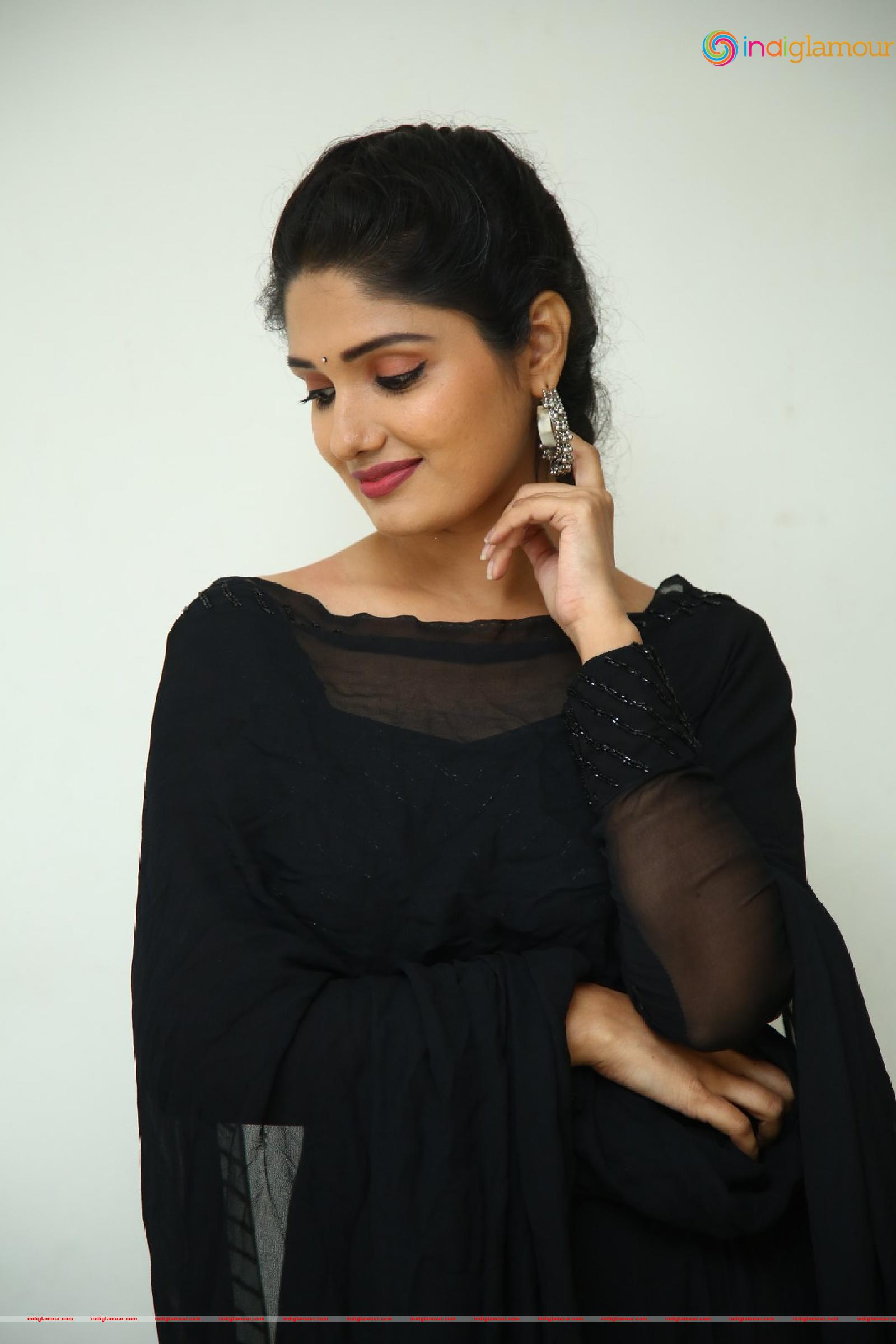 Geeth Saini Actress hd photo