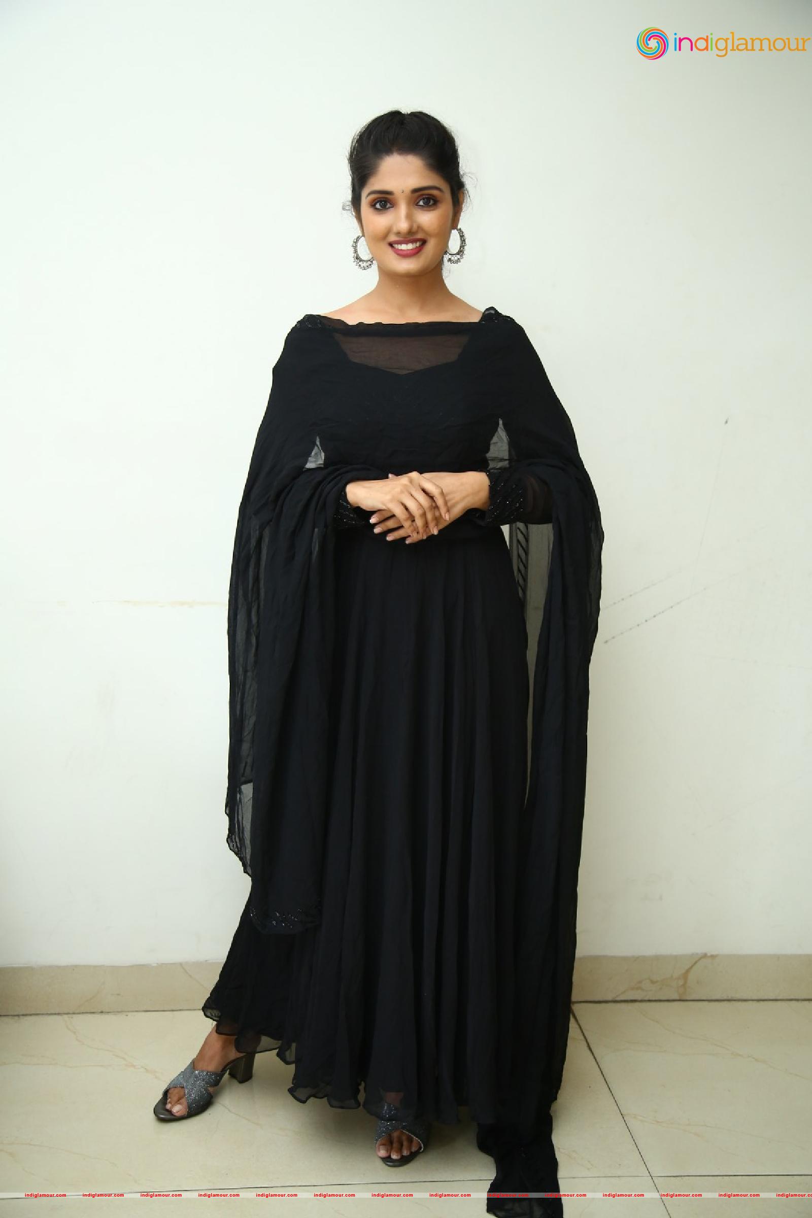 Geeth Saini Actress hd photo
