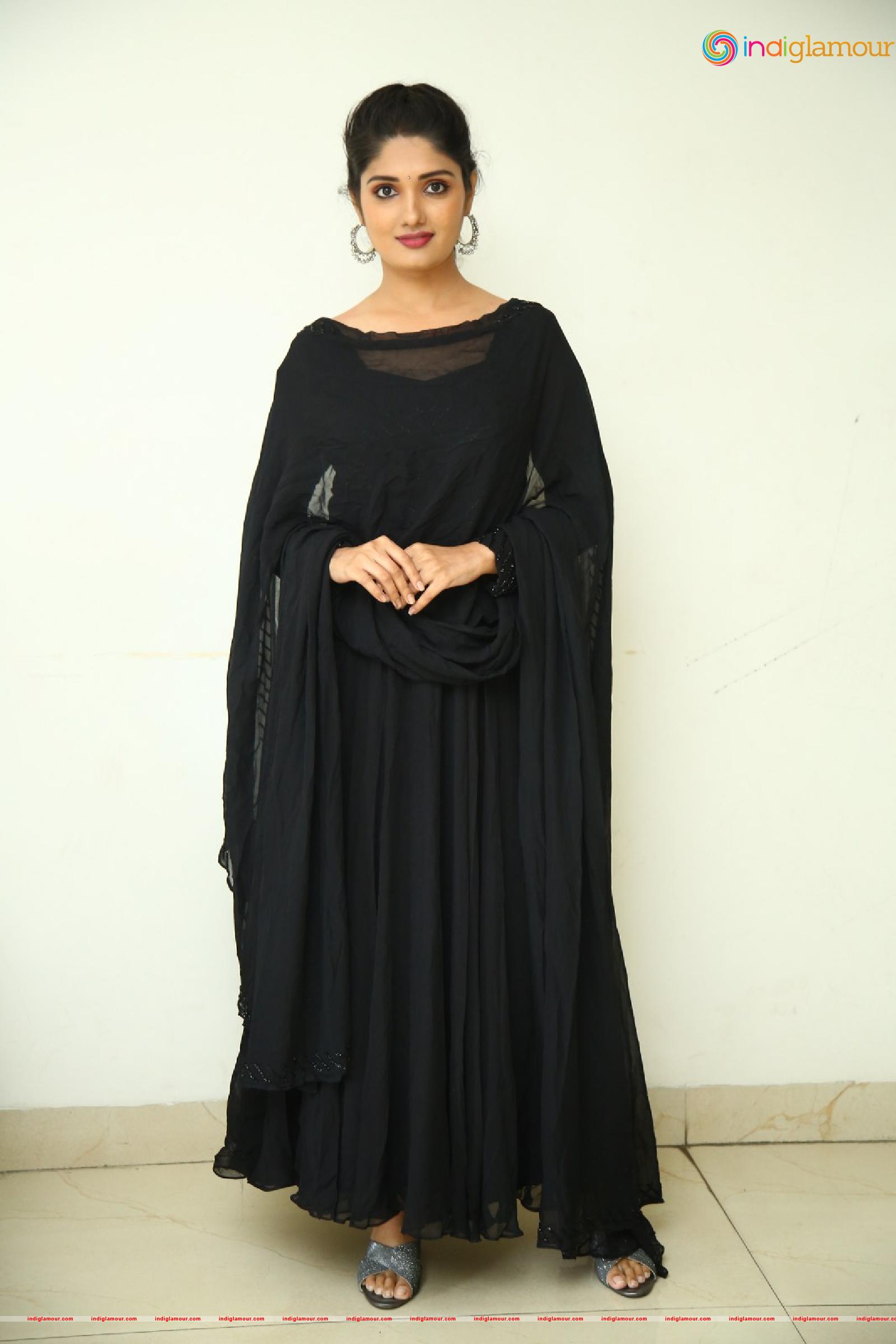 Geeth Saini Actress hd photo