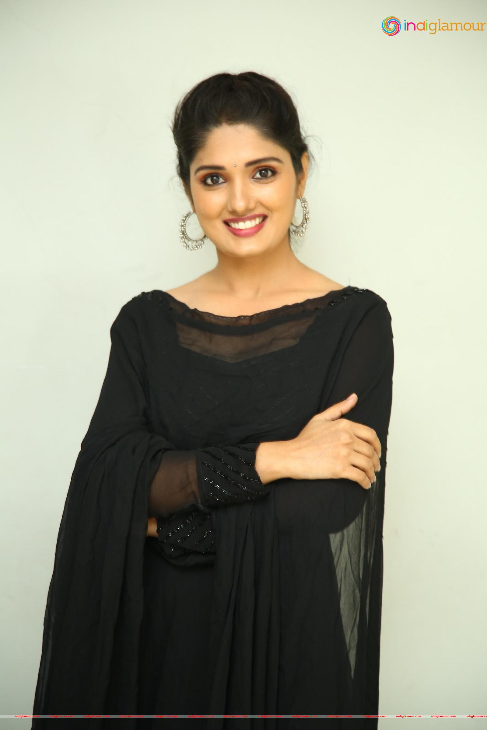 Geeth Saini Actress hd photo
