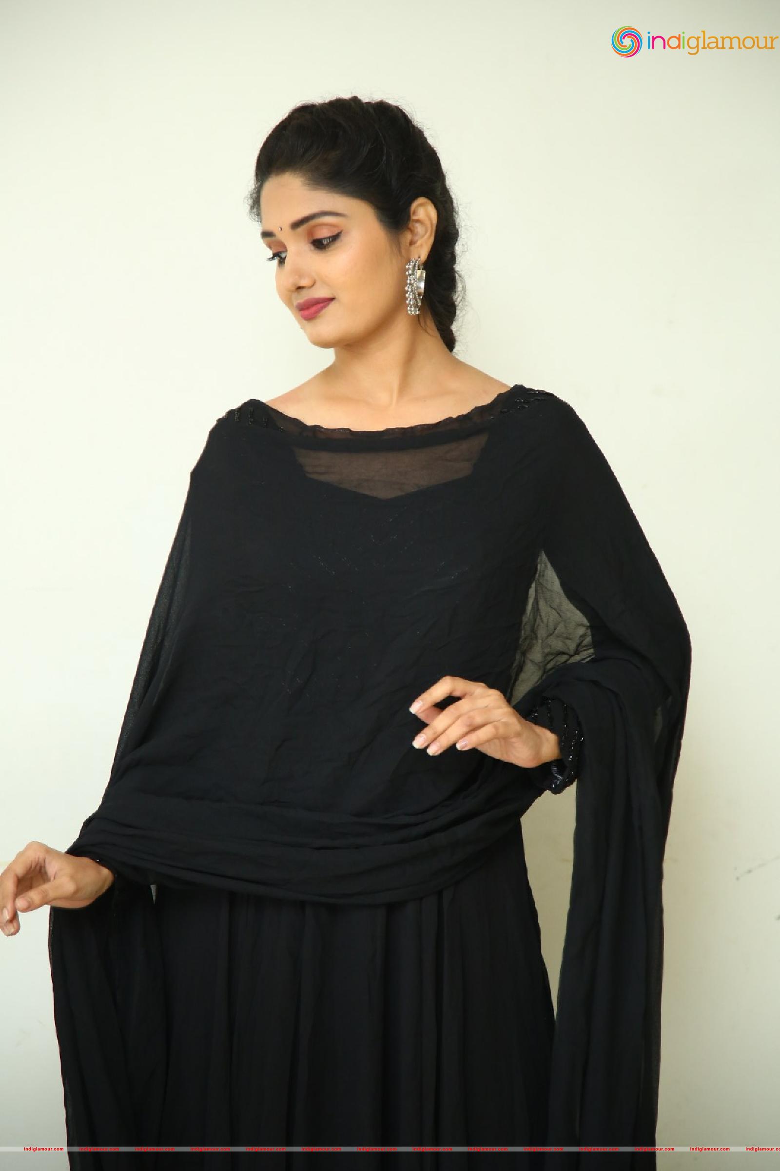 Geeth Saini Actress hd photo
