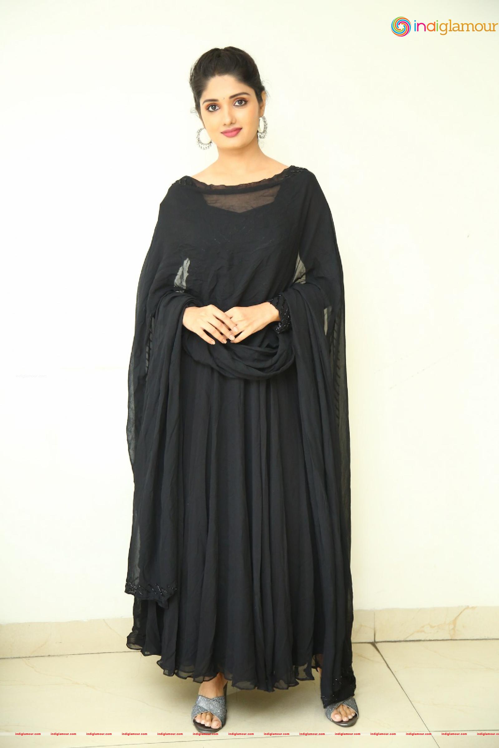 Geeth Saini Actress hd photo