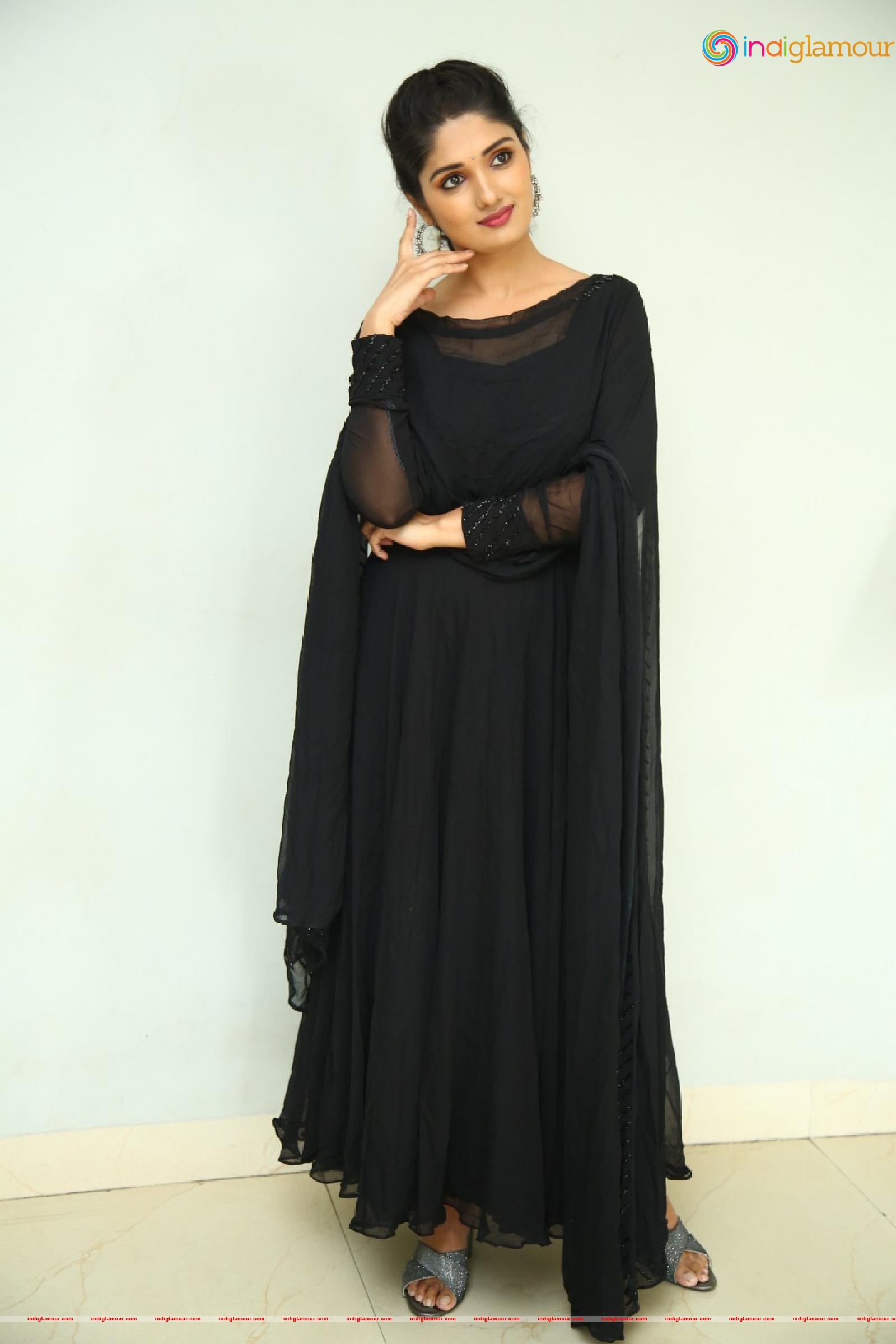 Geeth Saini Actress hd photo