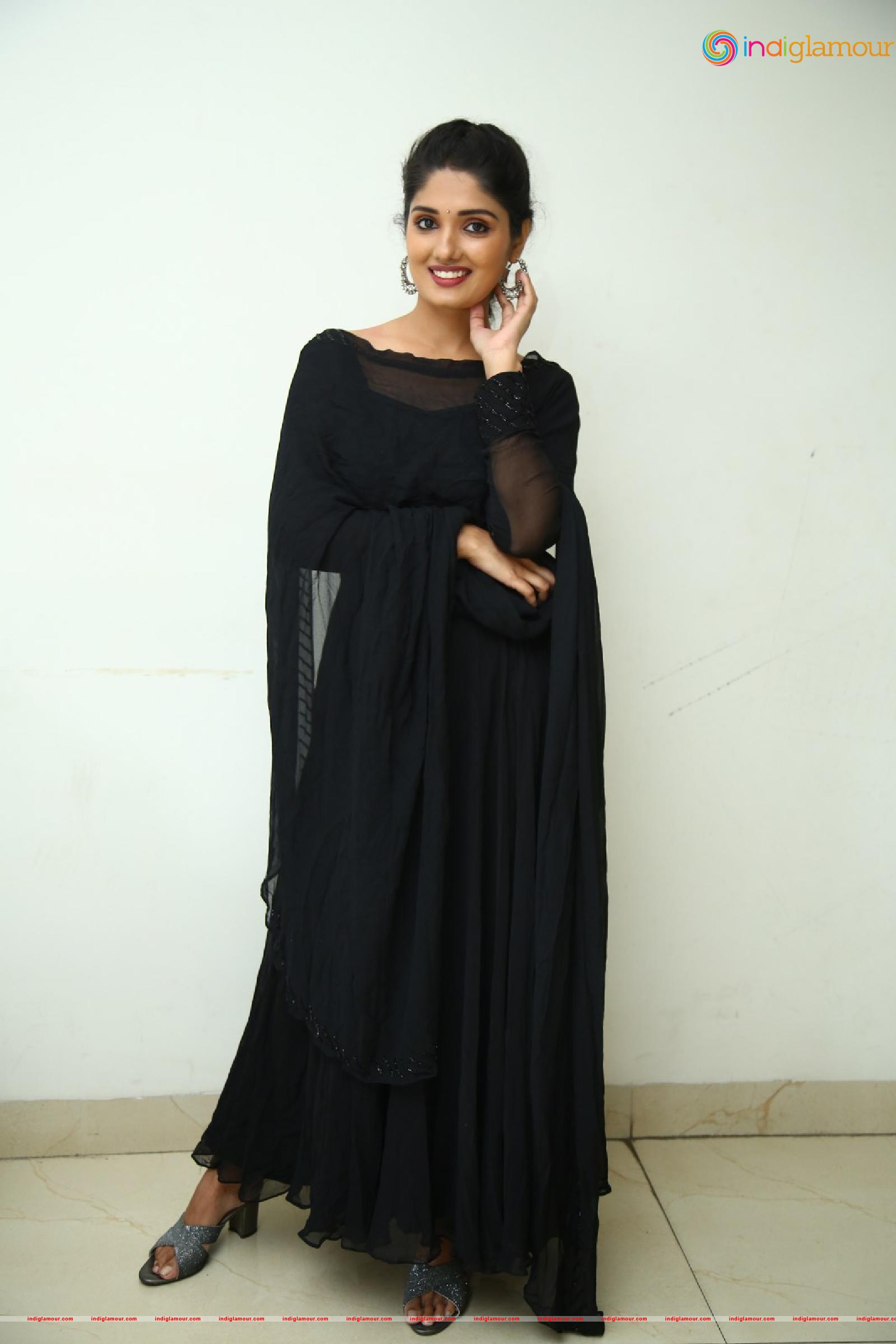 Geeth Saini Actress hd photo