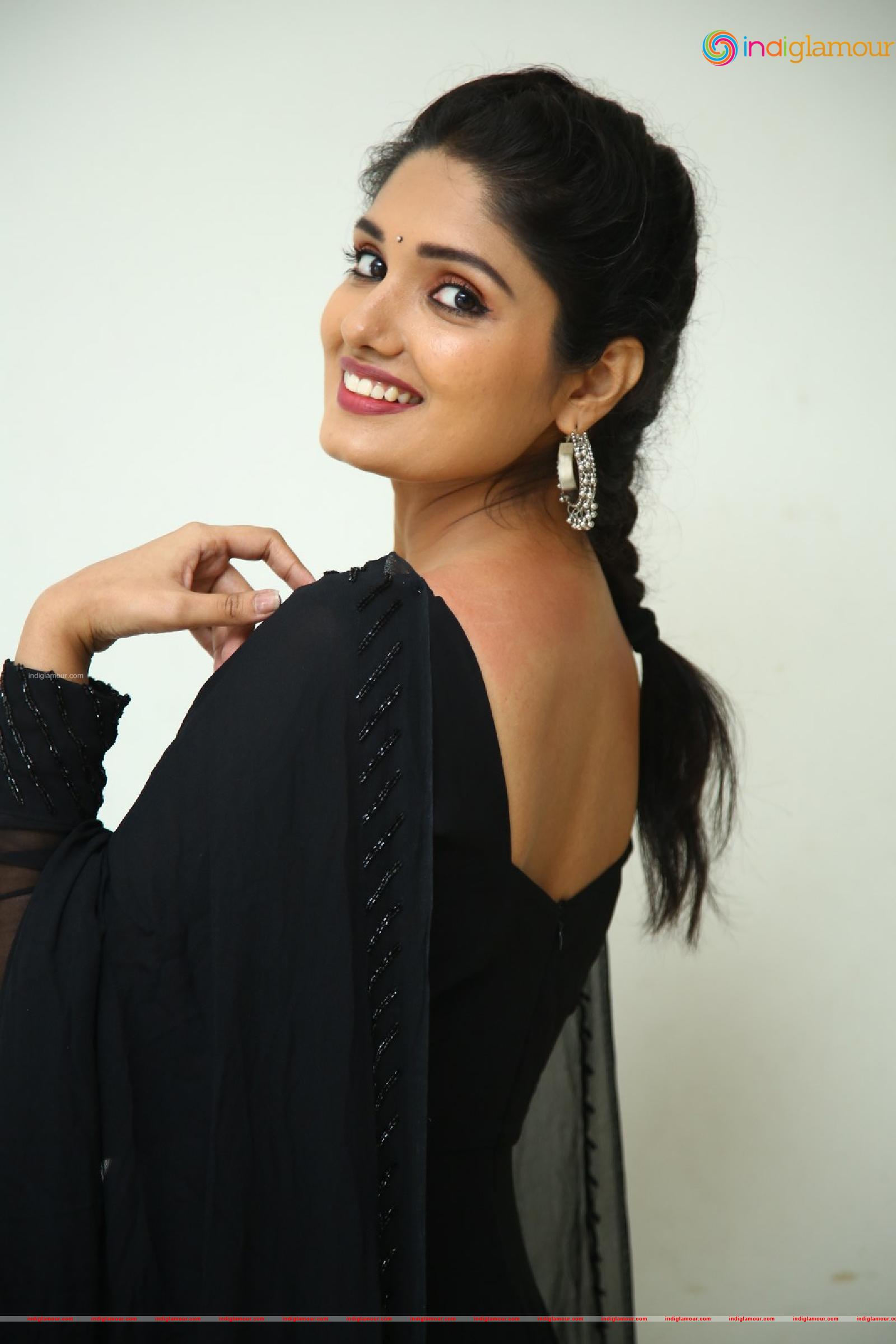 Geeth Saini Actress hd photo