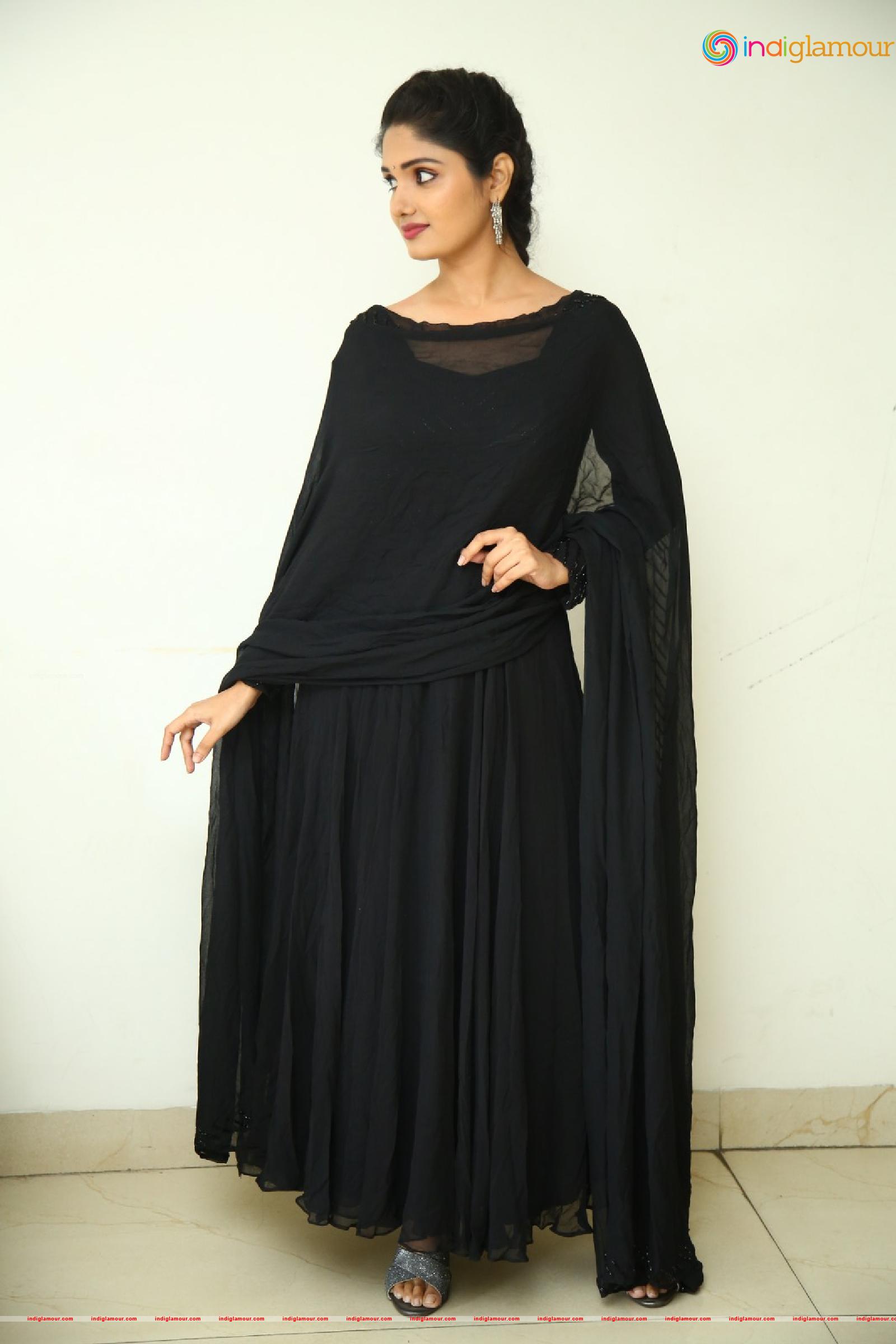 Geeth Saini Actress hd photo