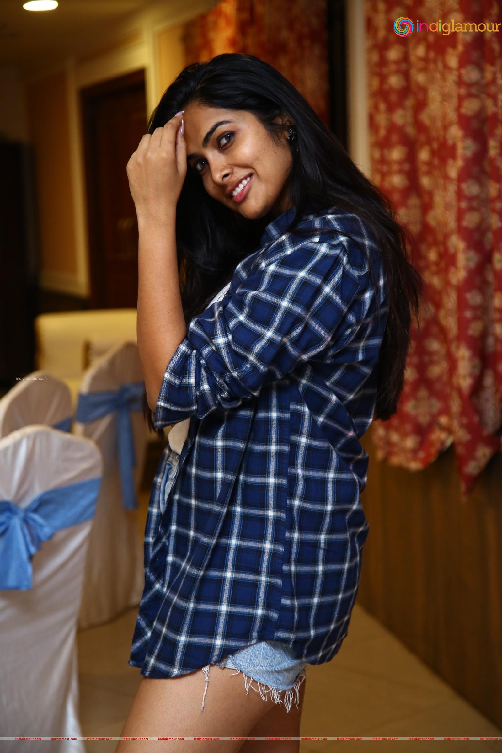 Divi Vadthya Actress hd photo