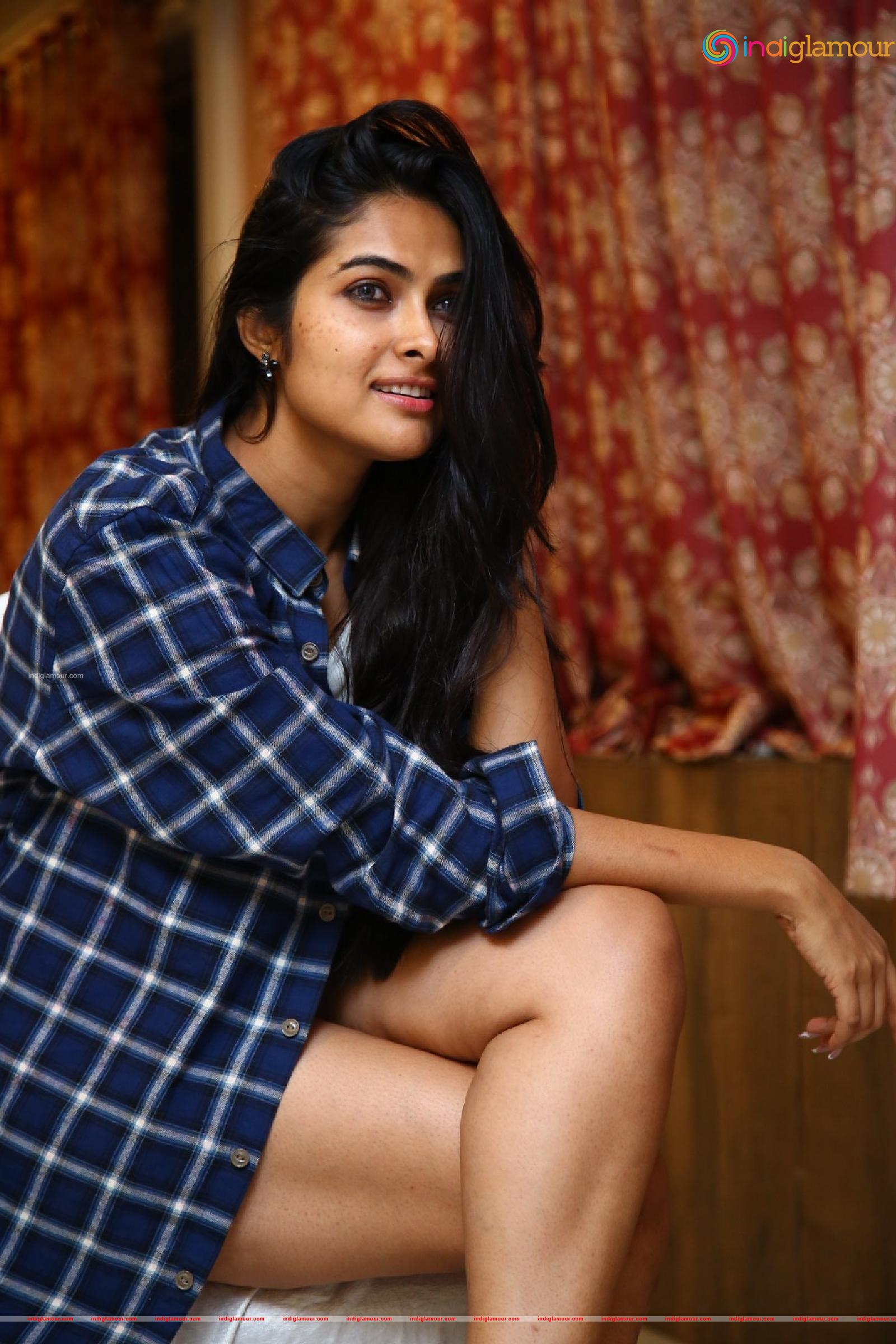 Divi Vadthya Actress hd photo
