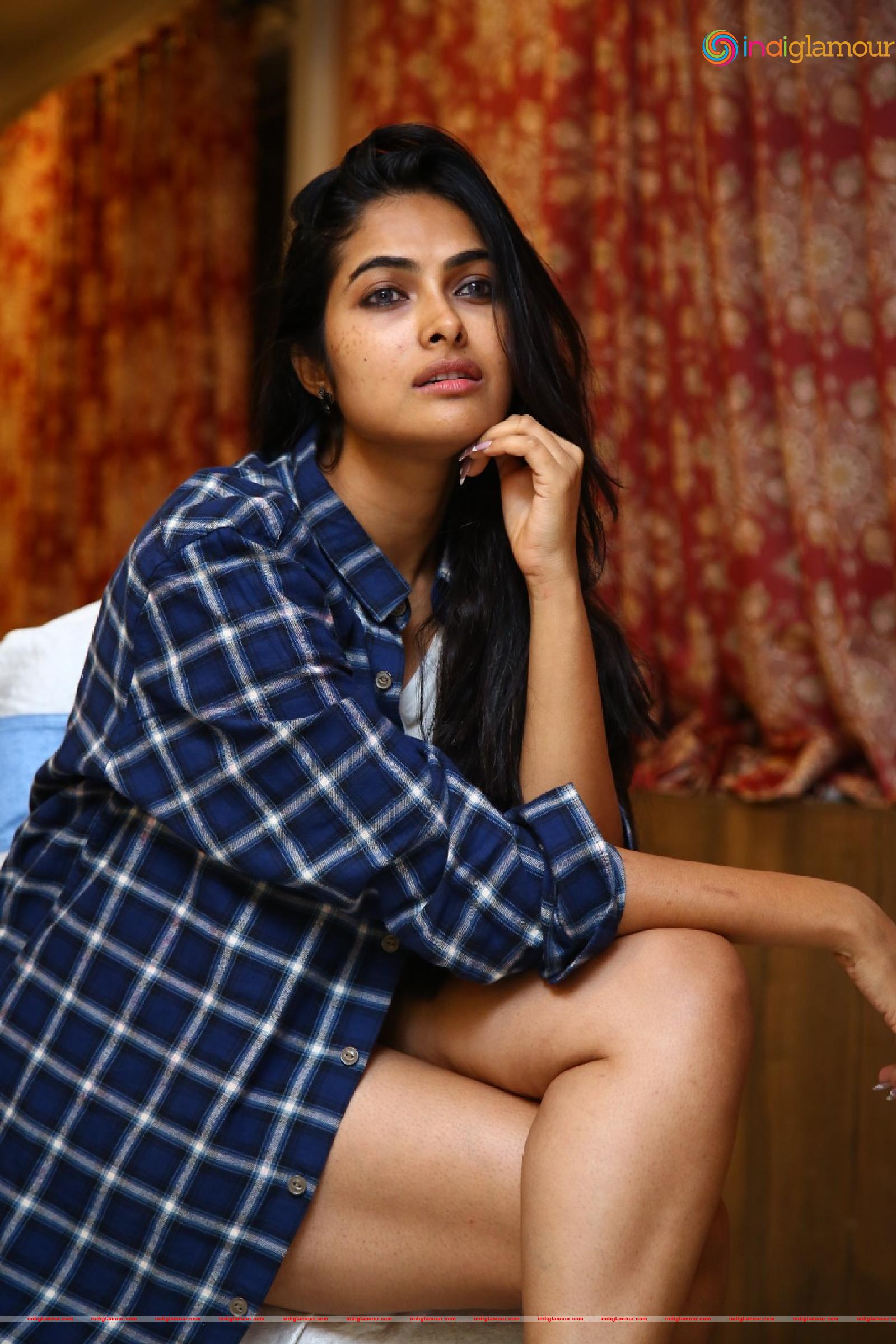 Divi Vadthya Actress hd photo