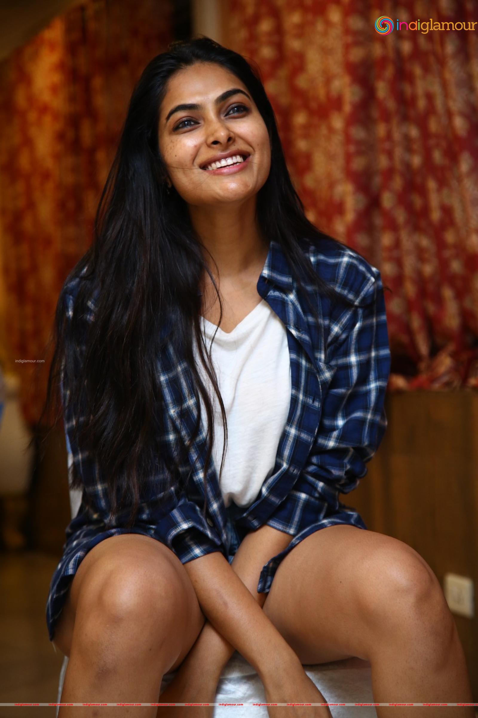 Divi Vadthya Actress hd photo
