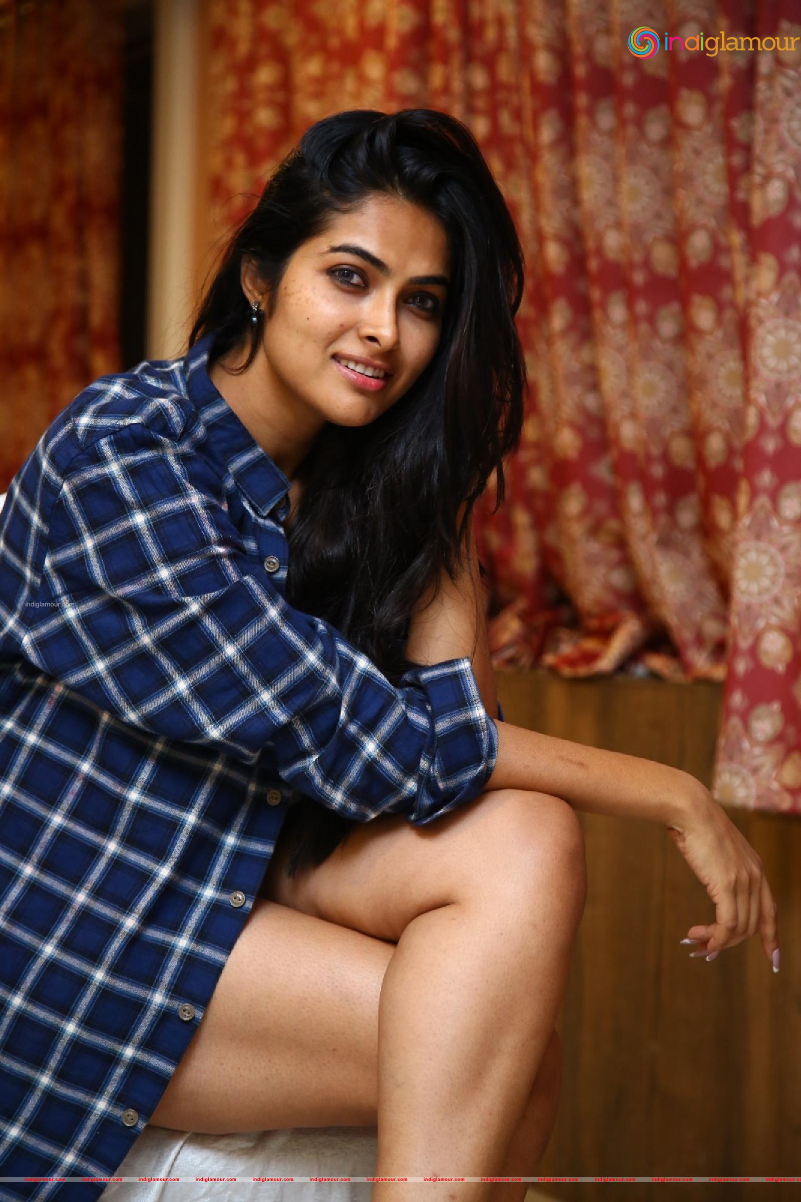 Divi Vadthya Actress hd photo