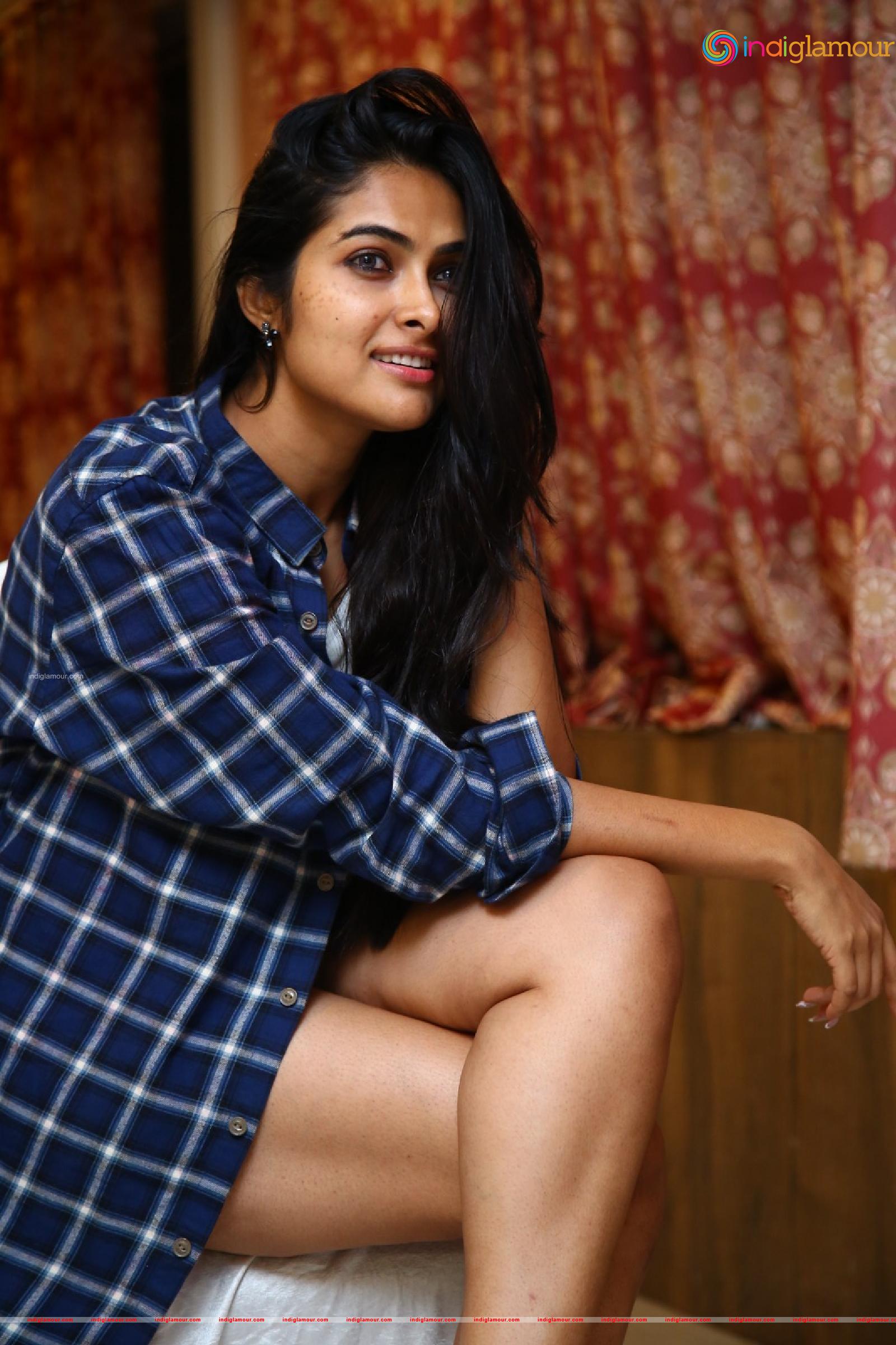 Divi Vadthya Actress hd photo