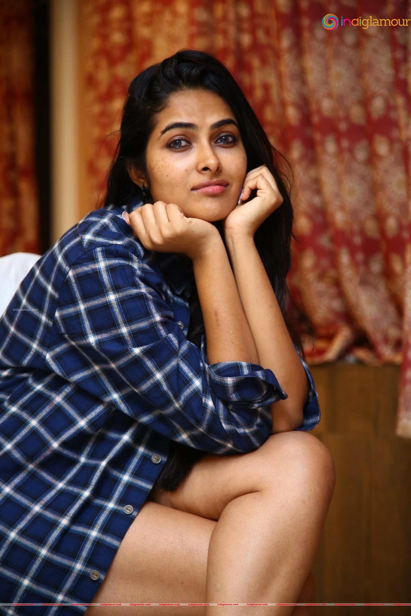 Divi Vadthya Actress hd photo