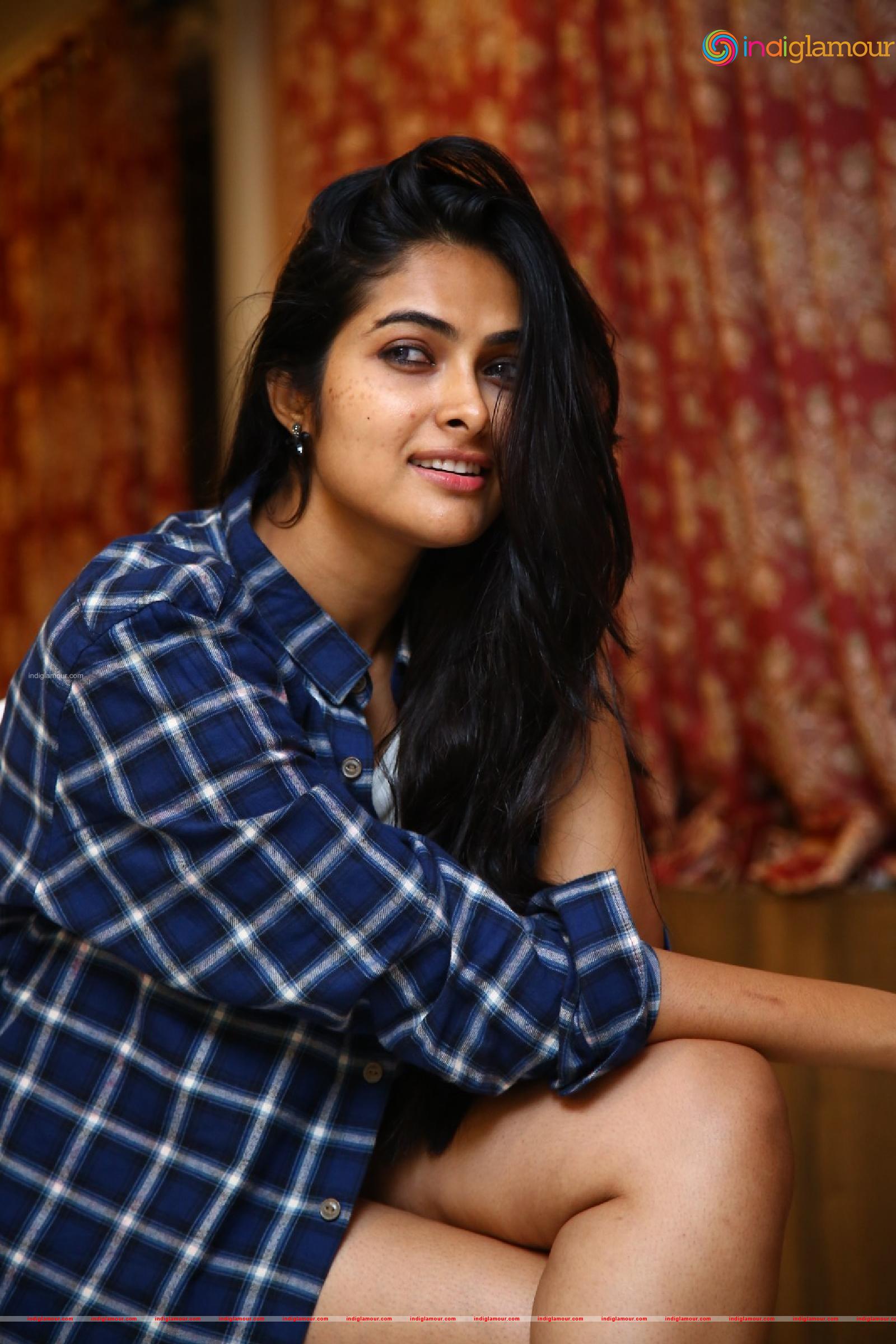 Divi Vadthya Actress hd photo