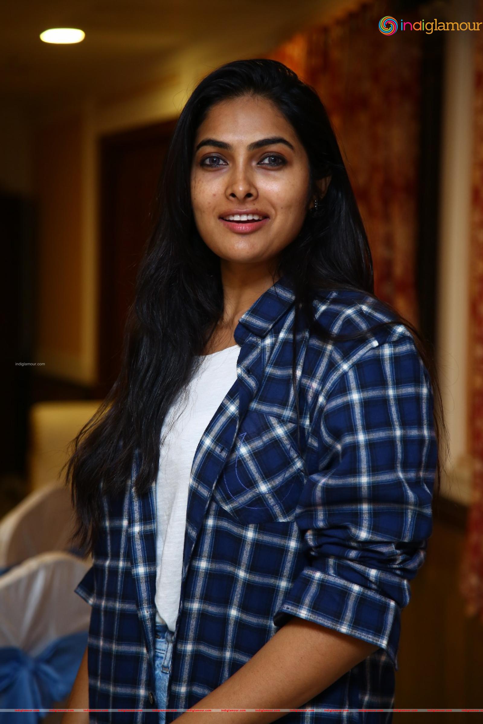 Divi Vadthya Actress hd photo
