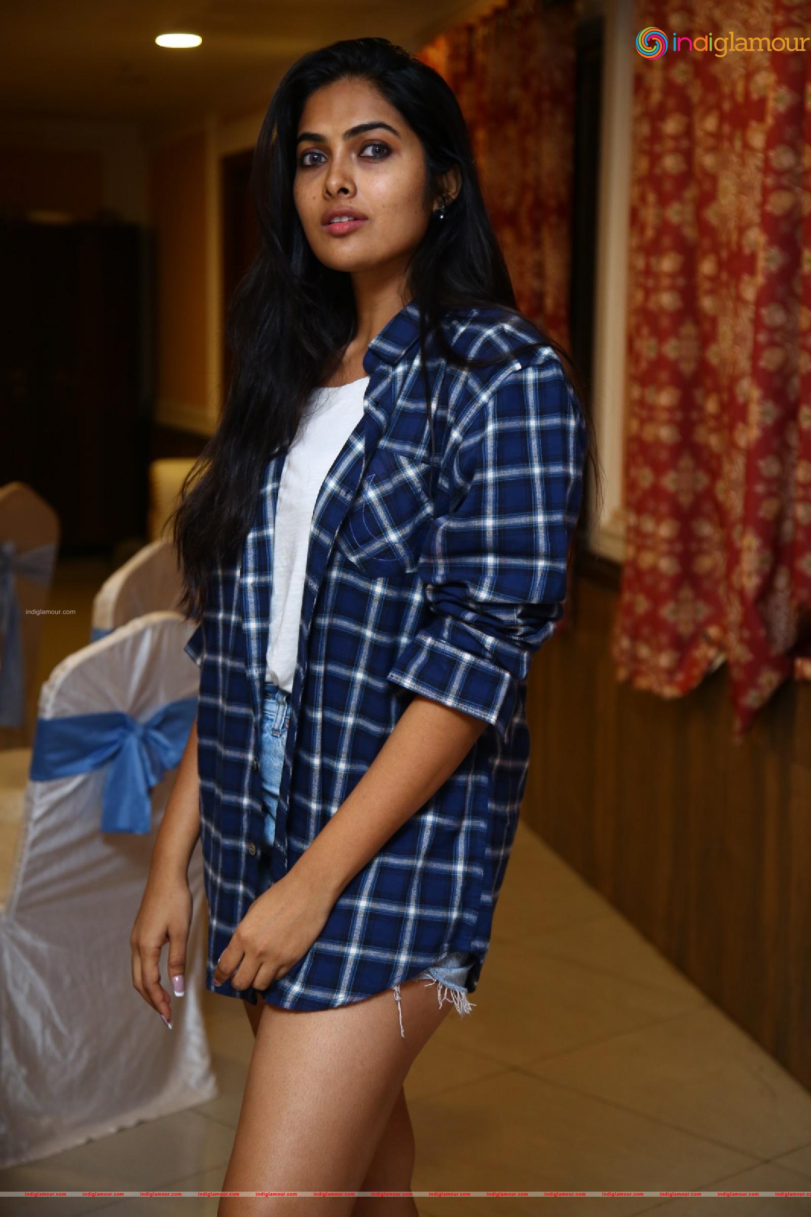 Divi Vadthya Actress hd photo
