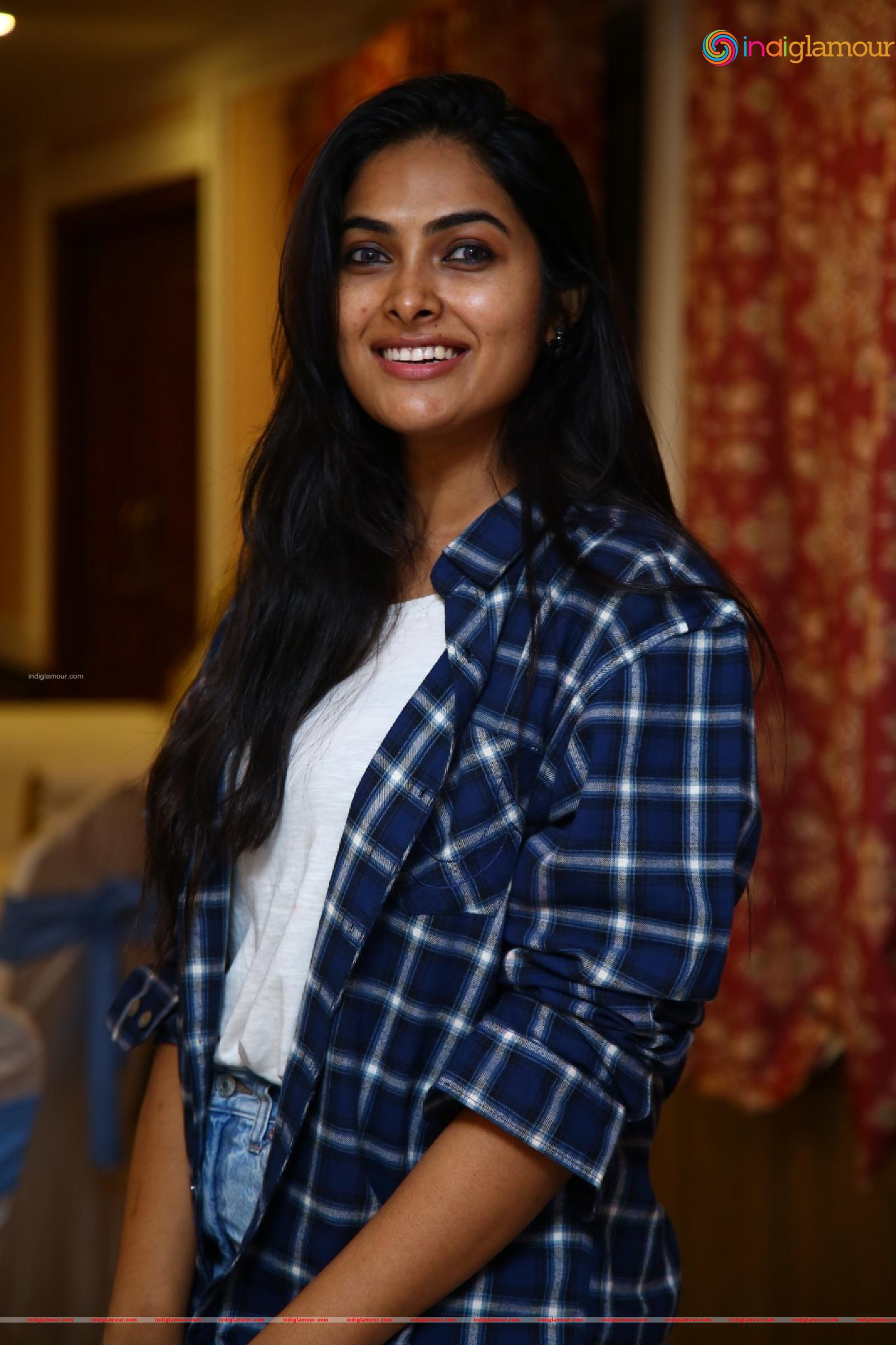 Divi Vadthya Actress hd photo