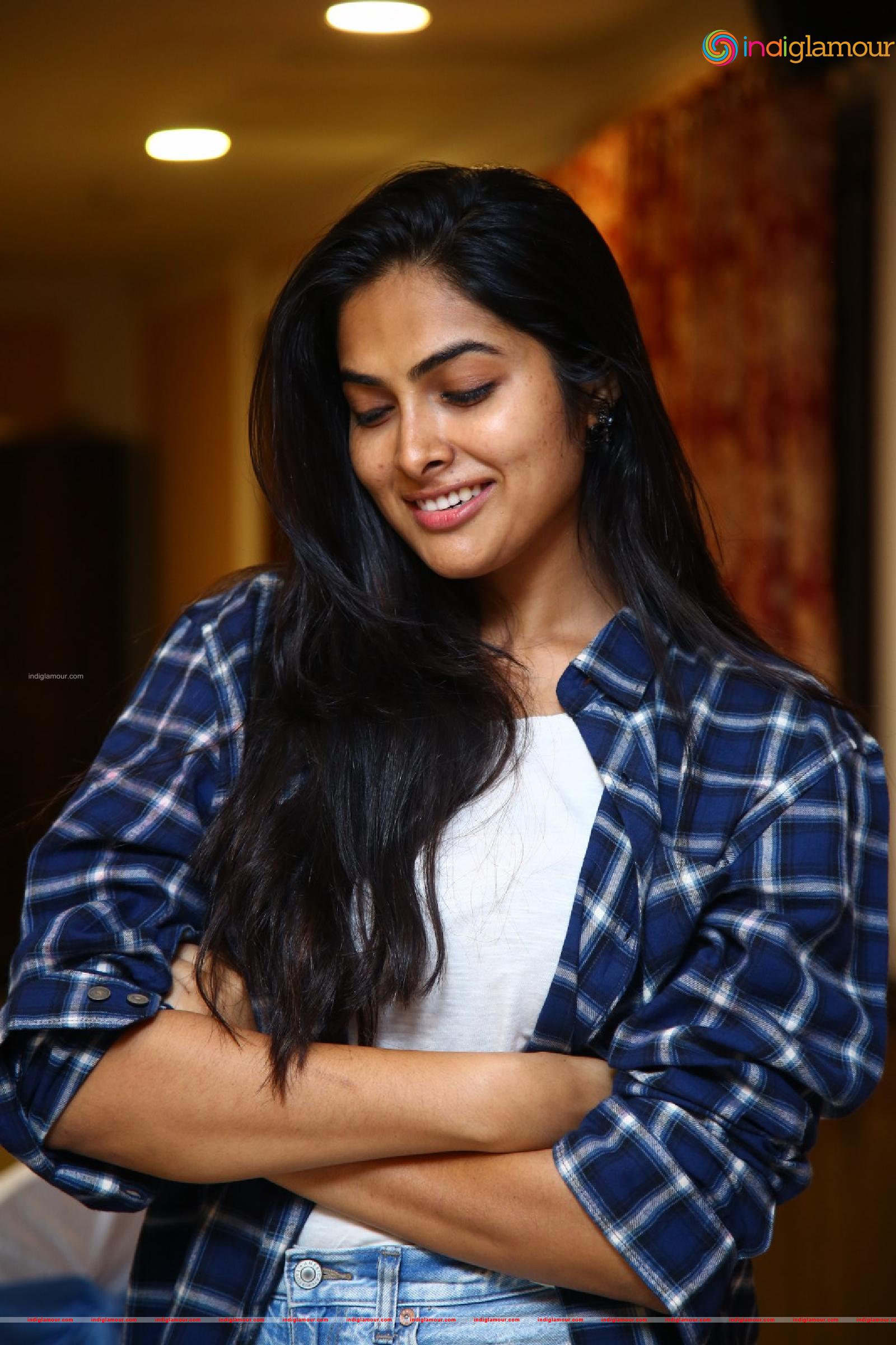 Divi Vadthya Actress hd photo