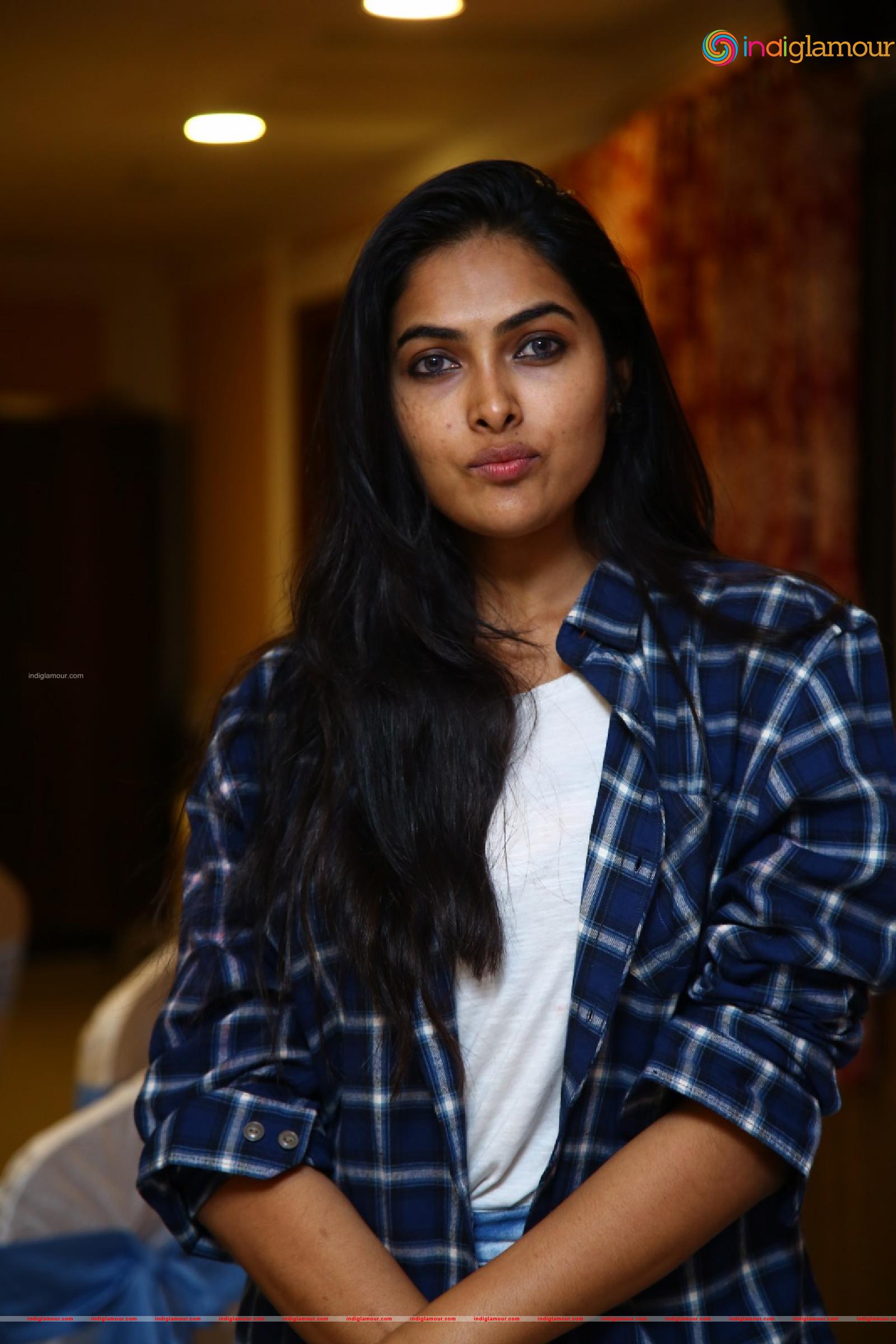 Divi Vadthya Actress hd photo