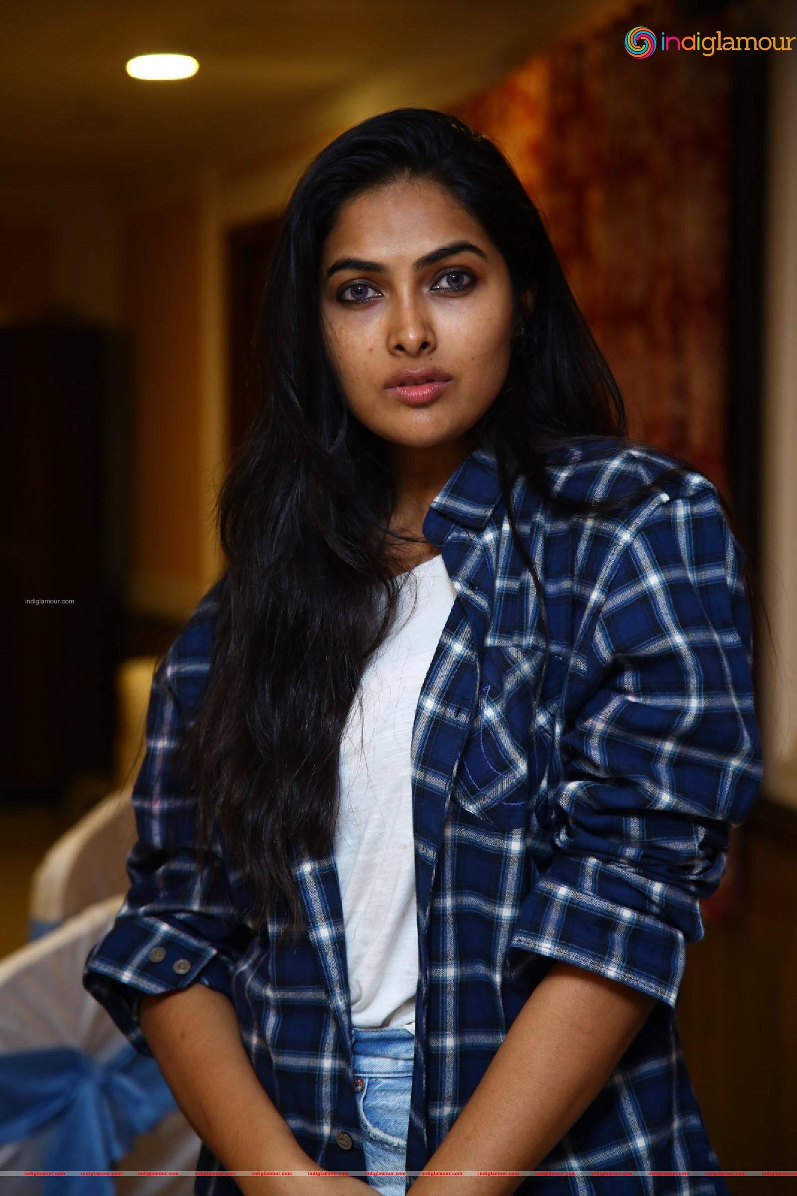 Divi Vadthya Actress hd photo