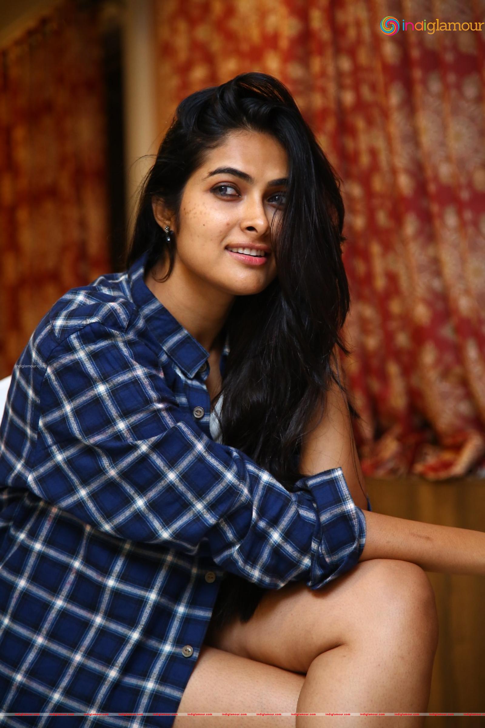 Divi Vadthya Actress hd photo