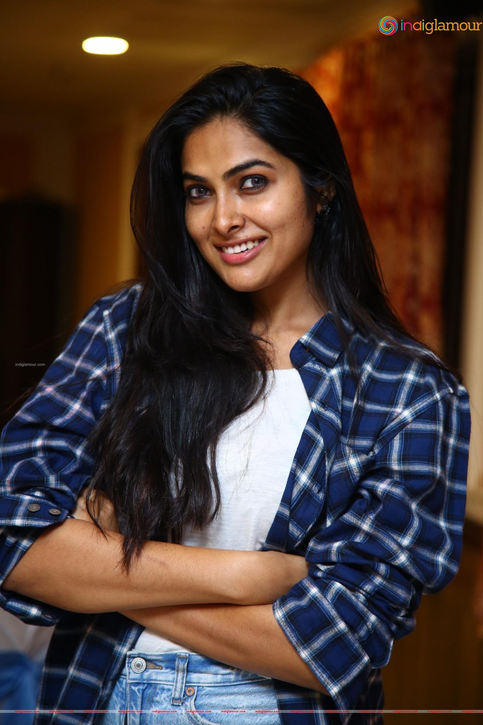 Divi Vadthya Actress hd photo