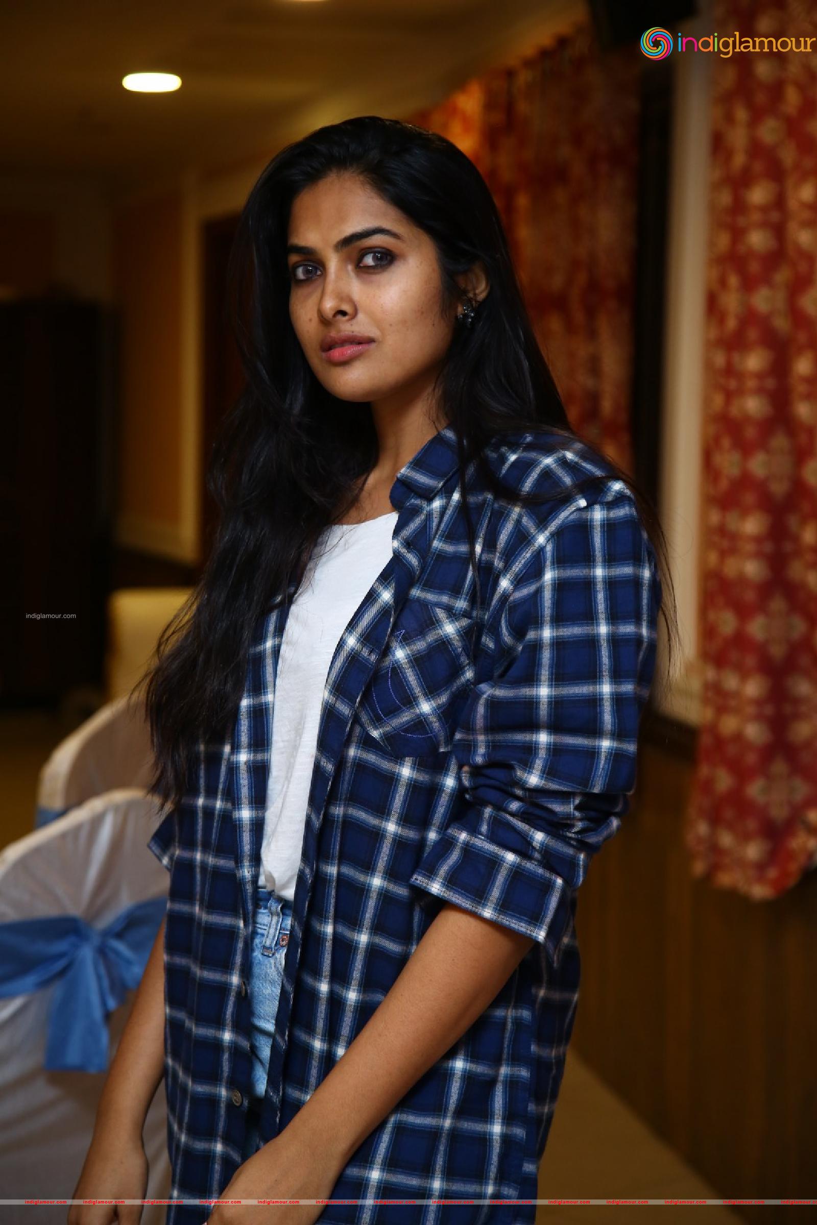 Divi Vadthya Actress hd photo