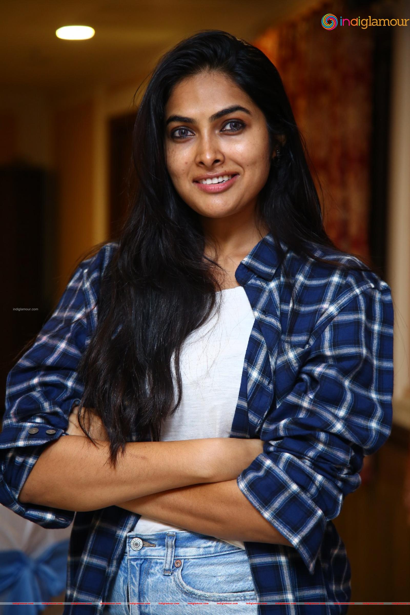 Divi Vadthya Actress hd photo