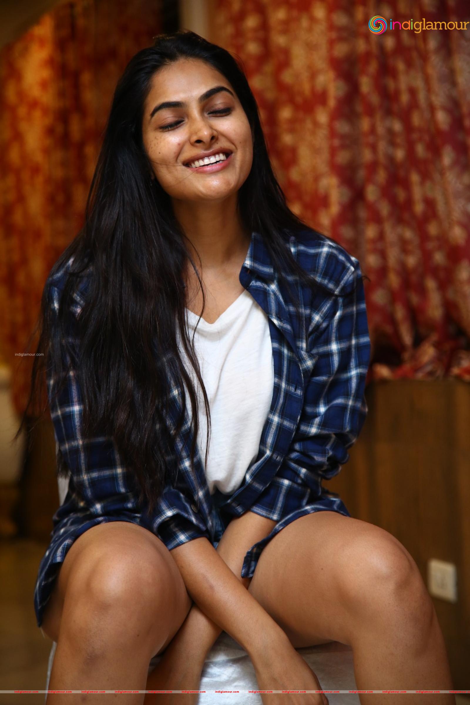 Divi Vadthya Actress hd photo