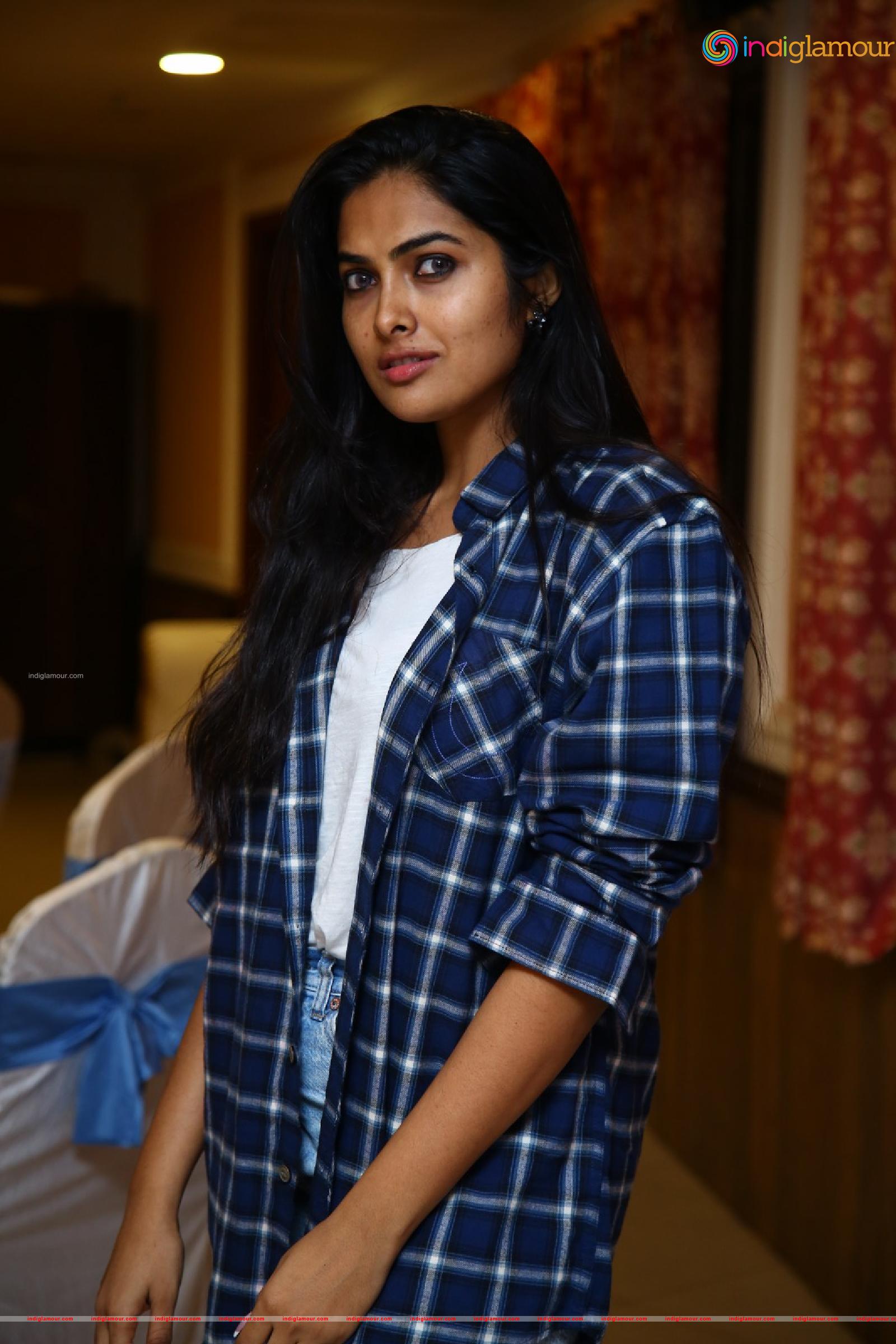 Divi Vadthya Actress hd photo