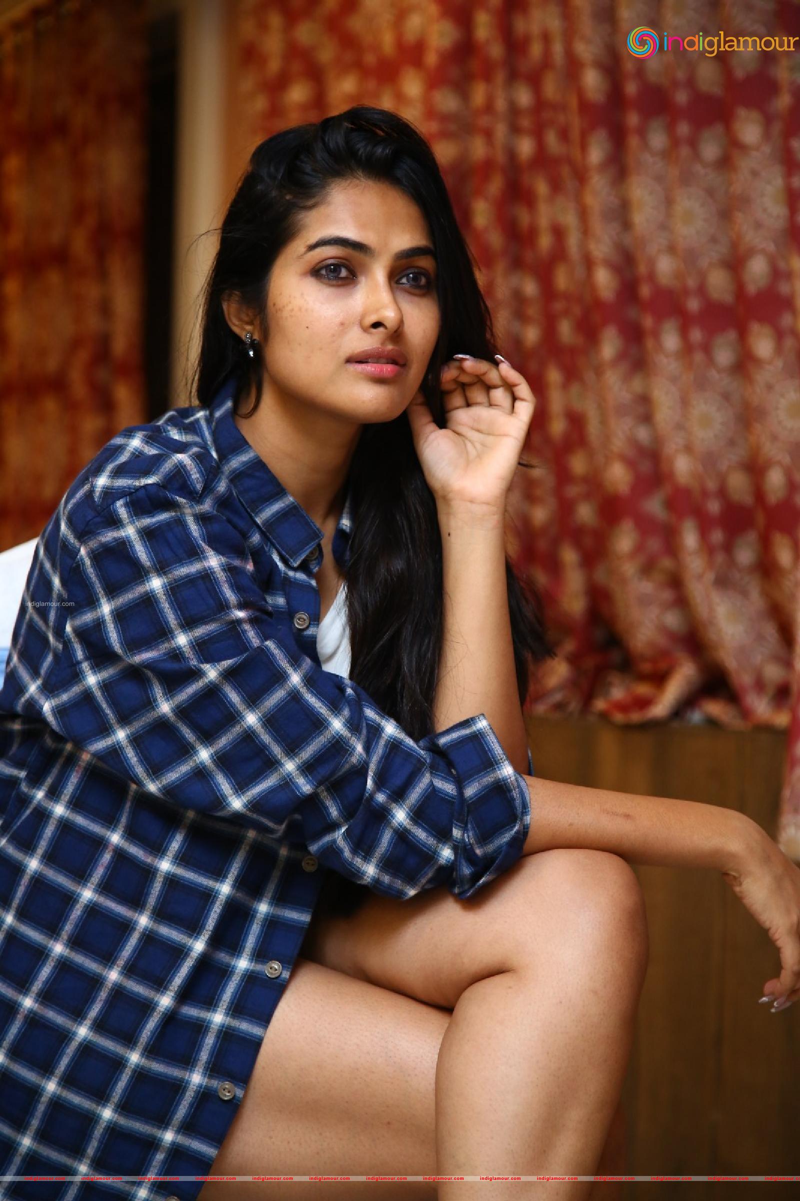 Divi Vadthya Actress hd photo