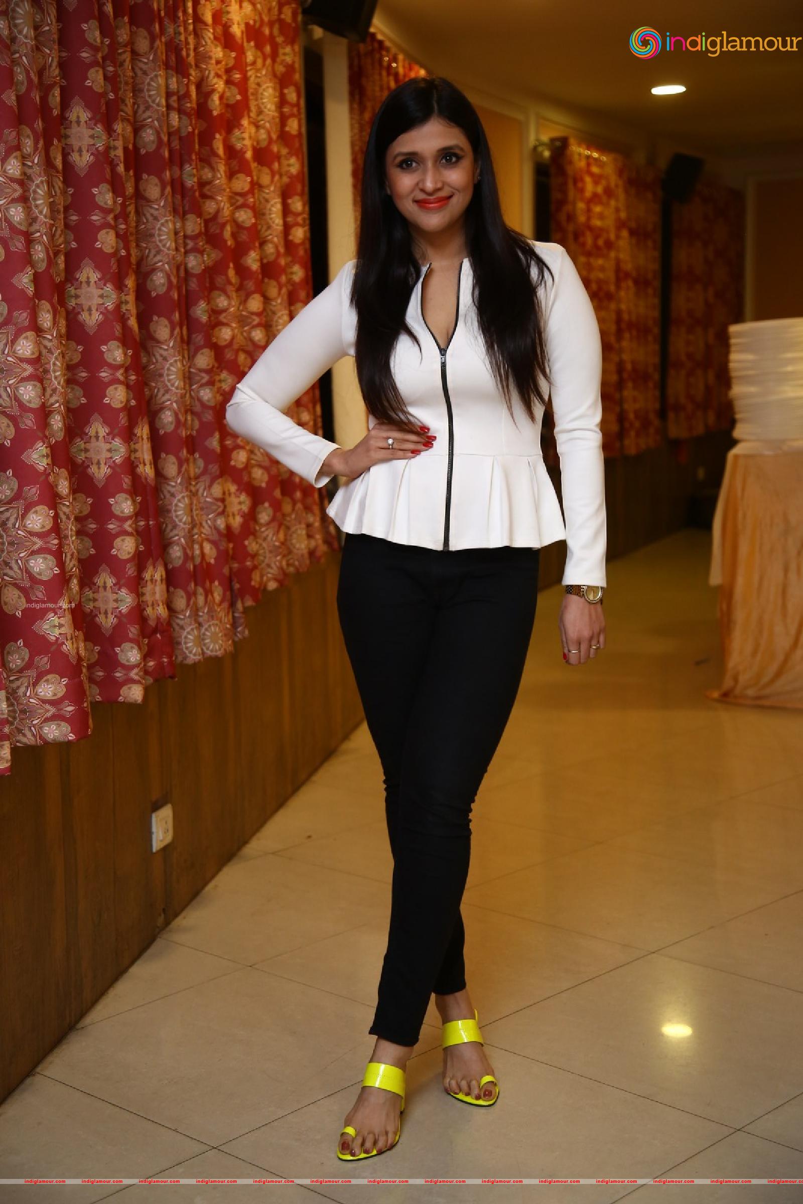 Mannara Chopra Actress hd photo