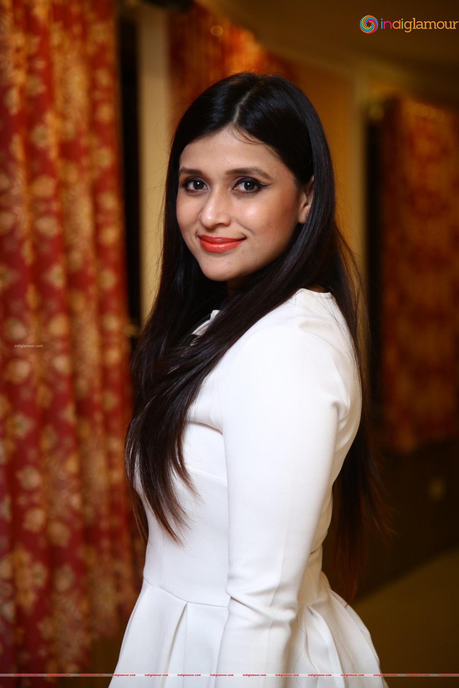 Mannara Chopra Actress hd photo