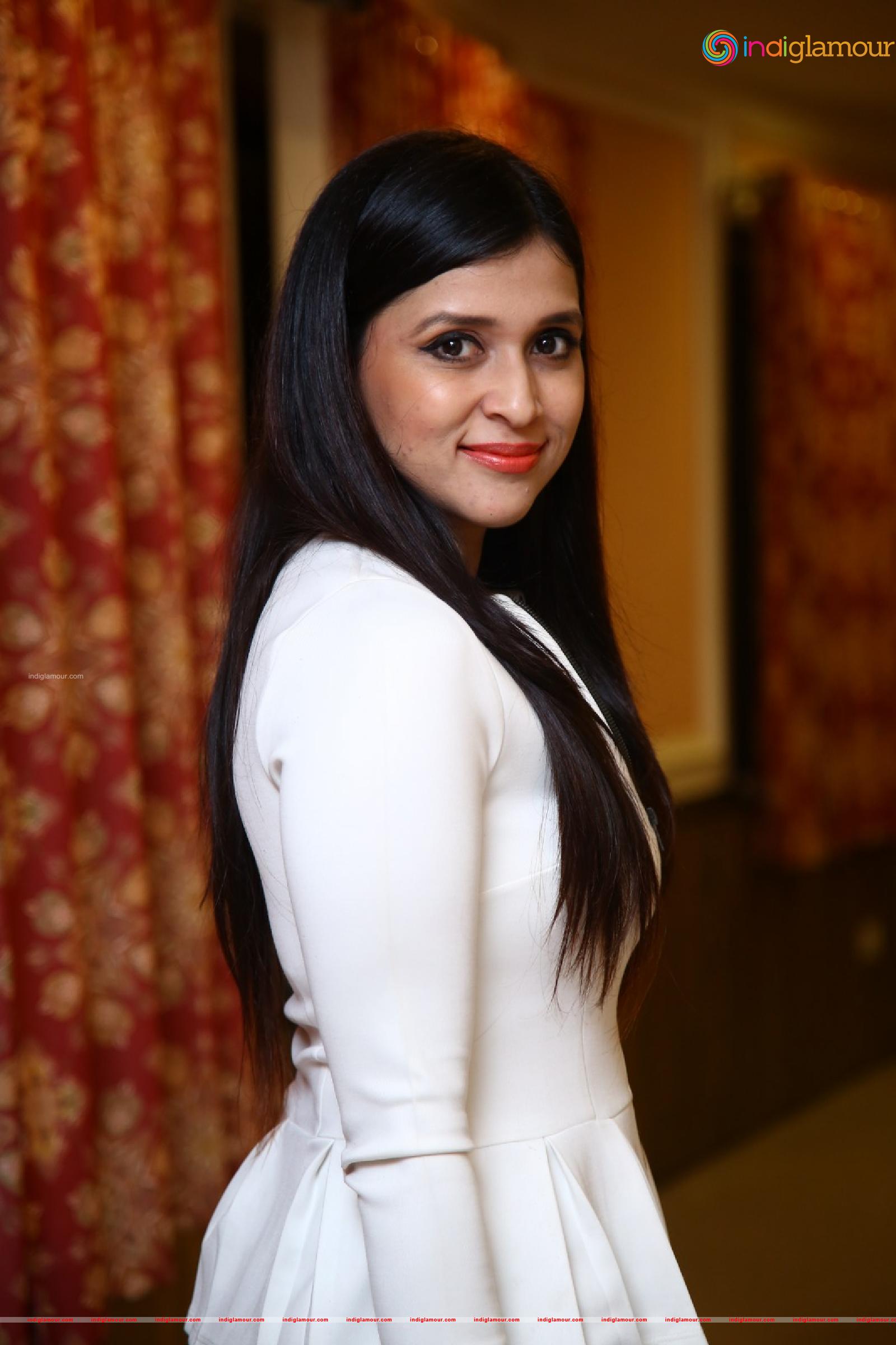 Mannara Chopra Actress hd photo