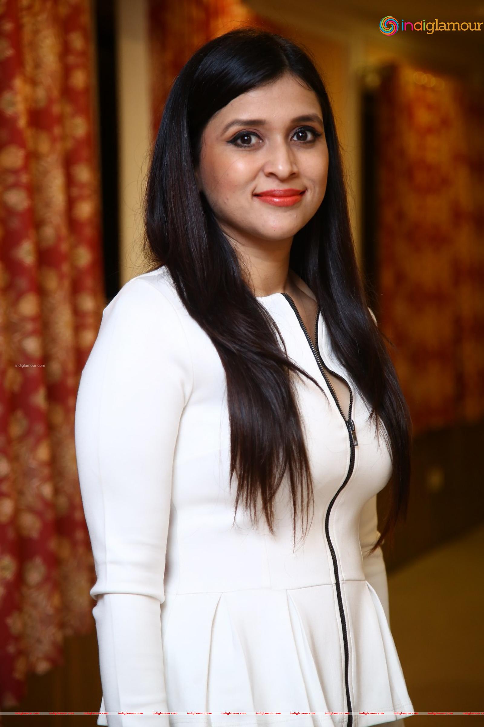 Mannara Chopra Actress hd photo