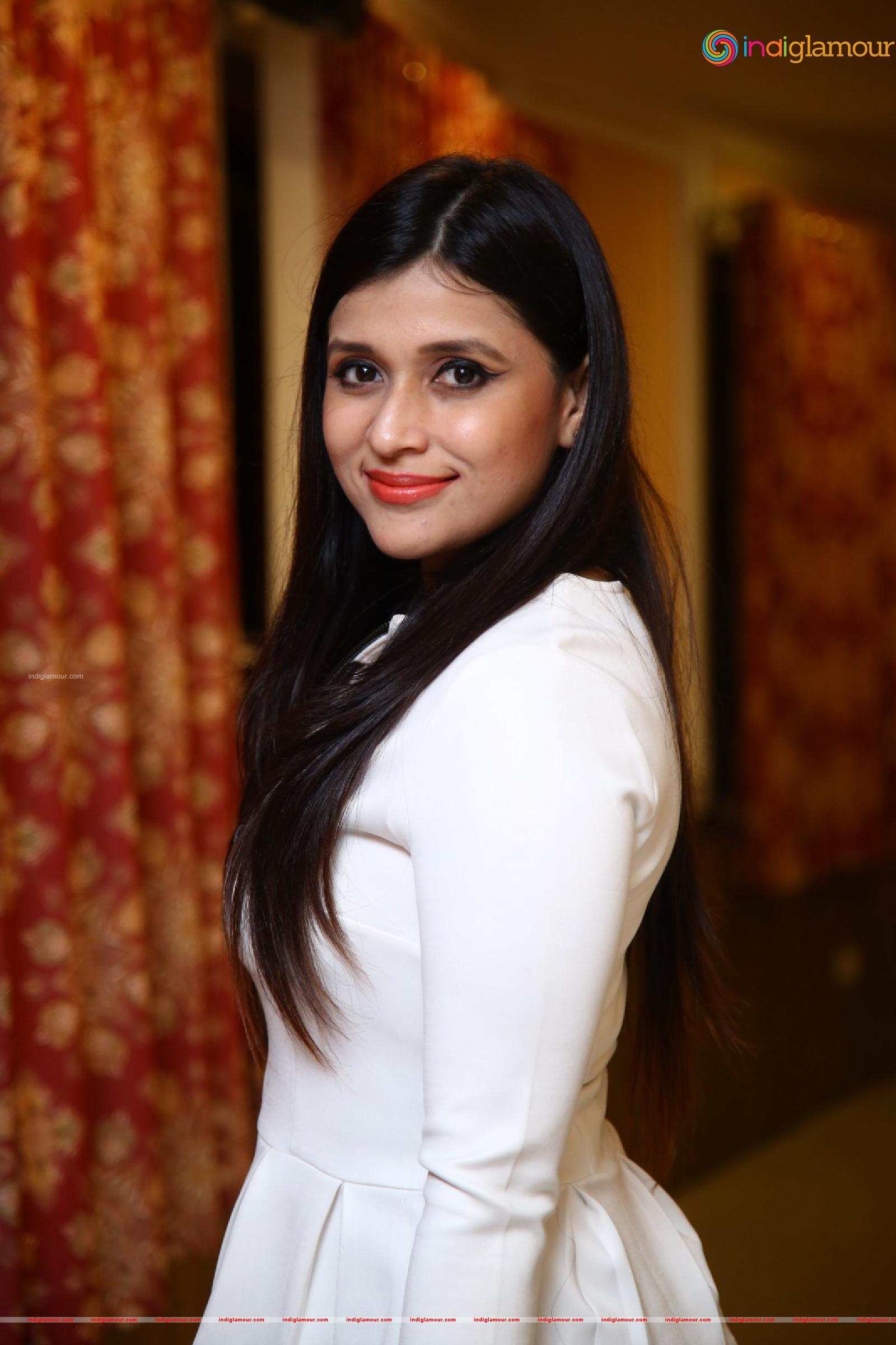 Mannara Chopra Actress hd photo