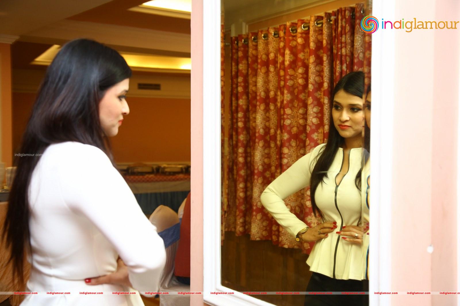 Mannara Chopra Actress hd photo