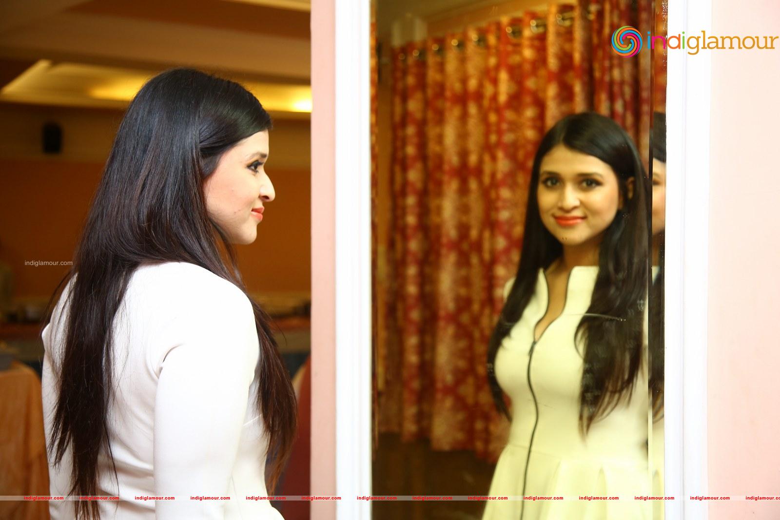 Mannara Chopra Actress hd photo