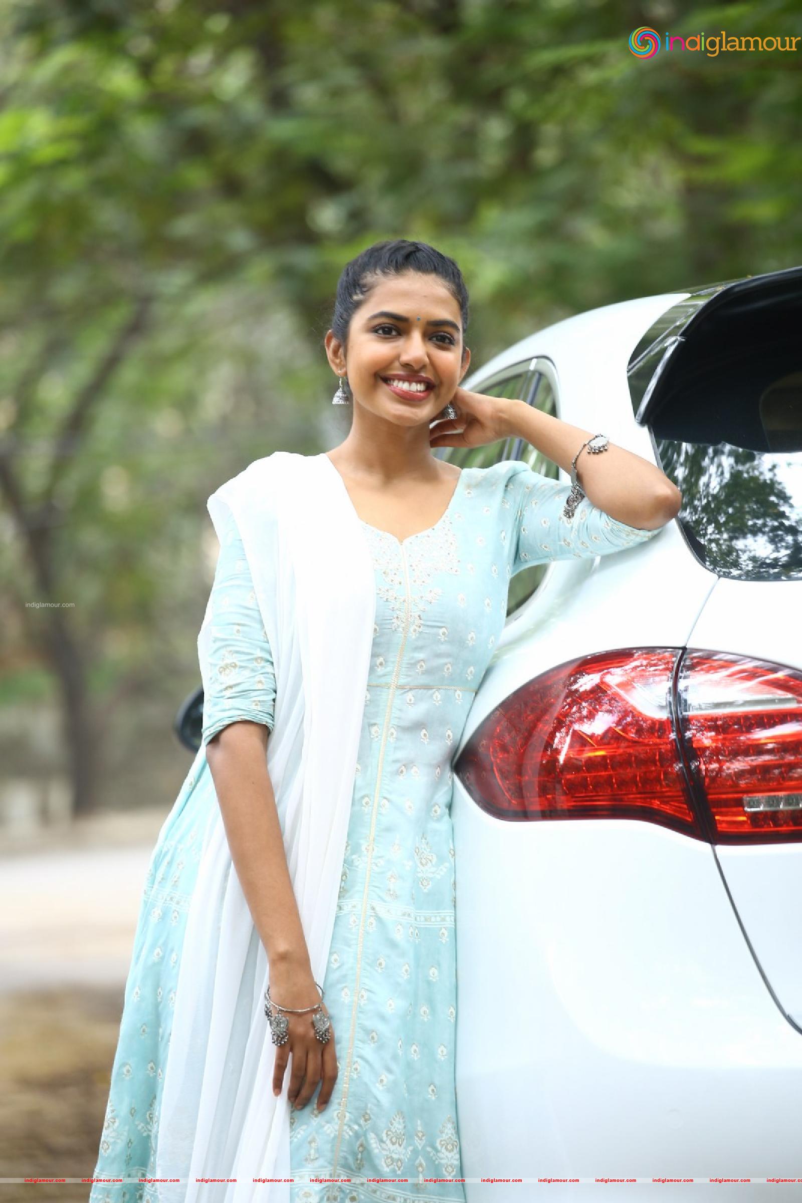 Shivani Rajasekhar Actress hd photo