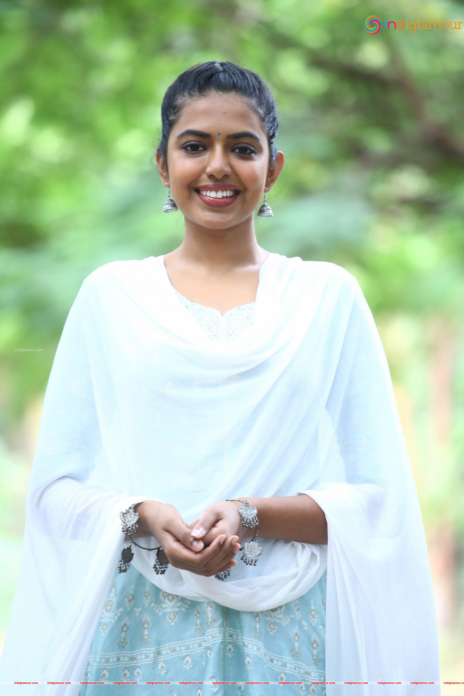 Shivani Rajasekhar Actress hd photo