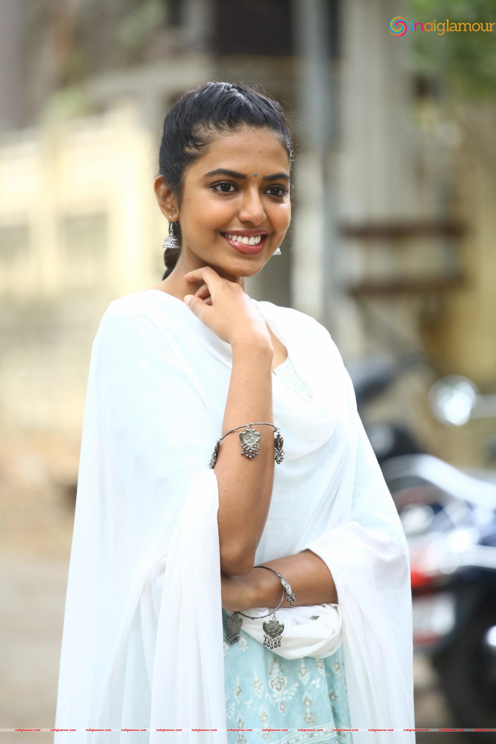 Shivani Rajasekhar Actress hd photo