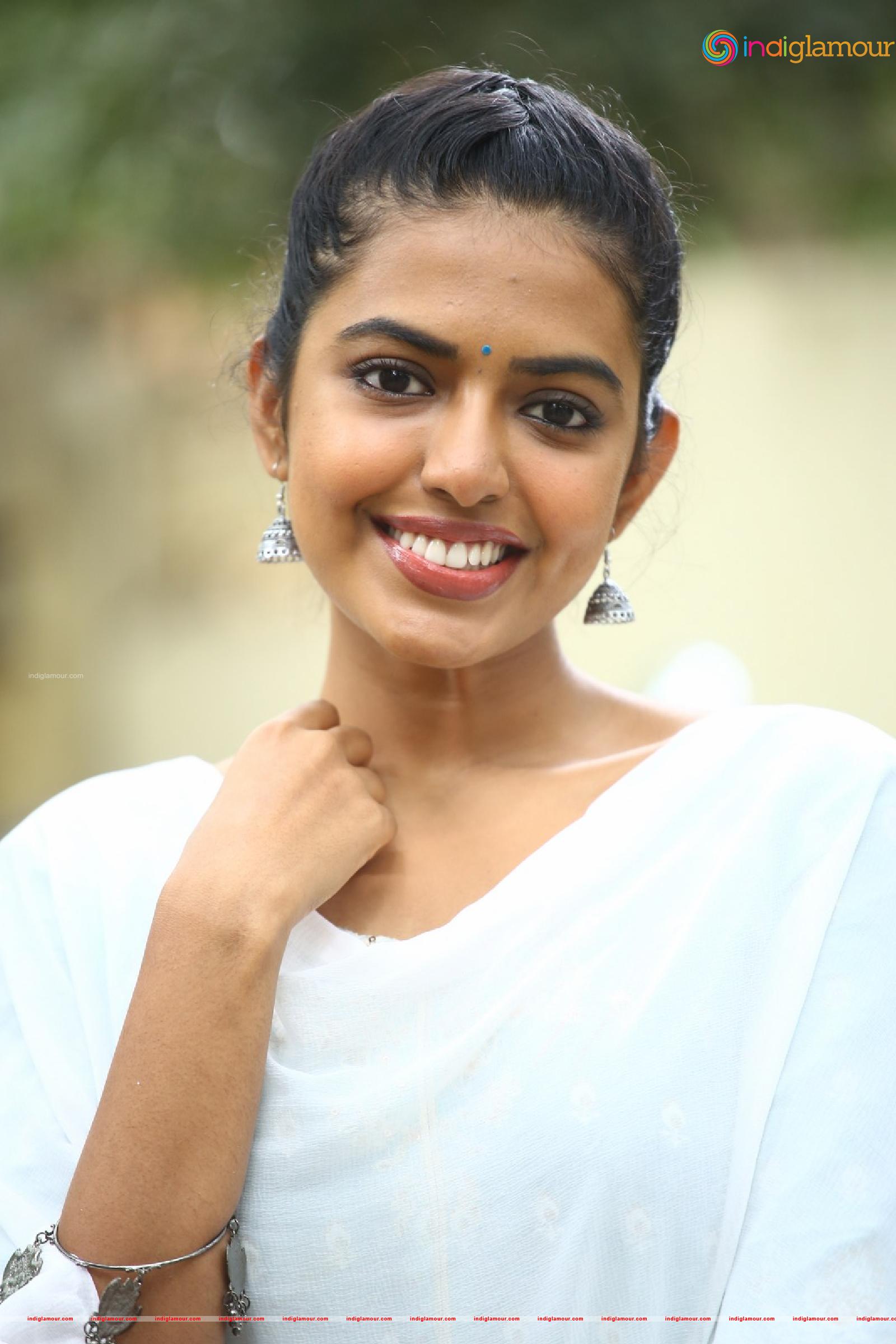Shivani Rajasekhar Actress hd photo