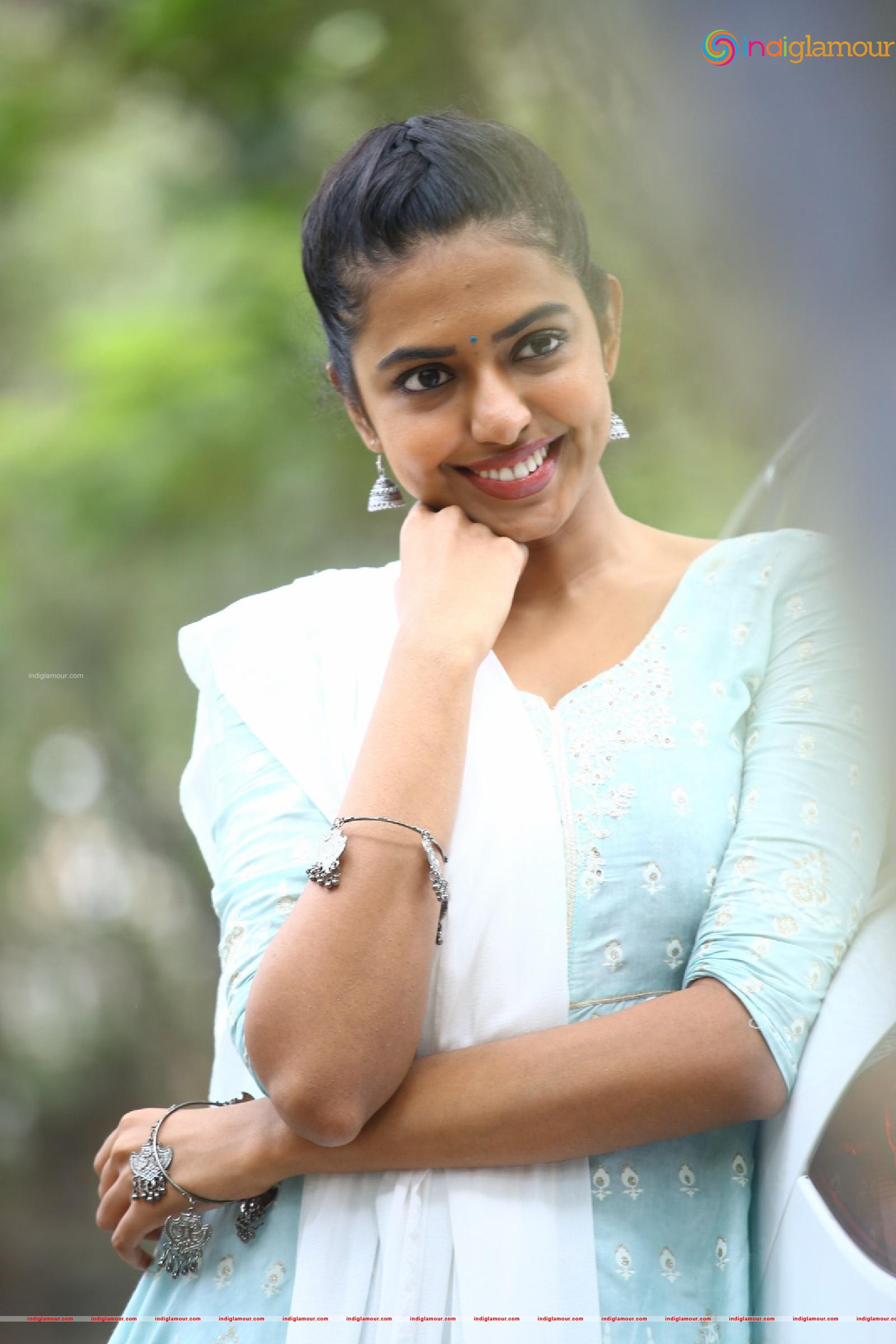 Shivani Rajasekhar Actress hd photo