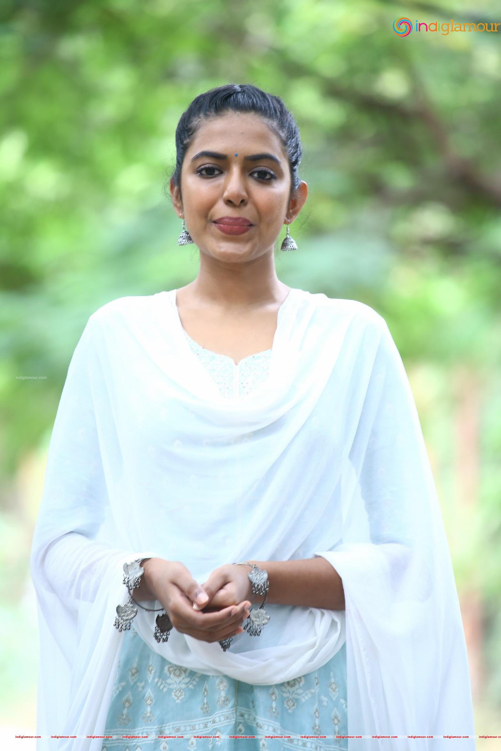 Shivani Rajasekhar Actress hd photo